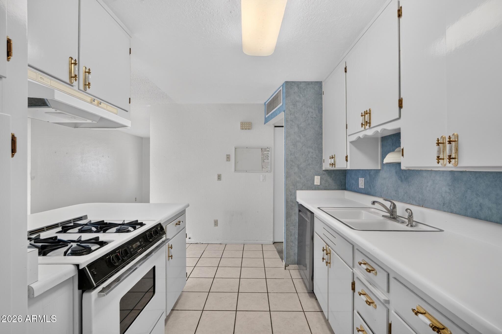 3311 W PARADISE Drive