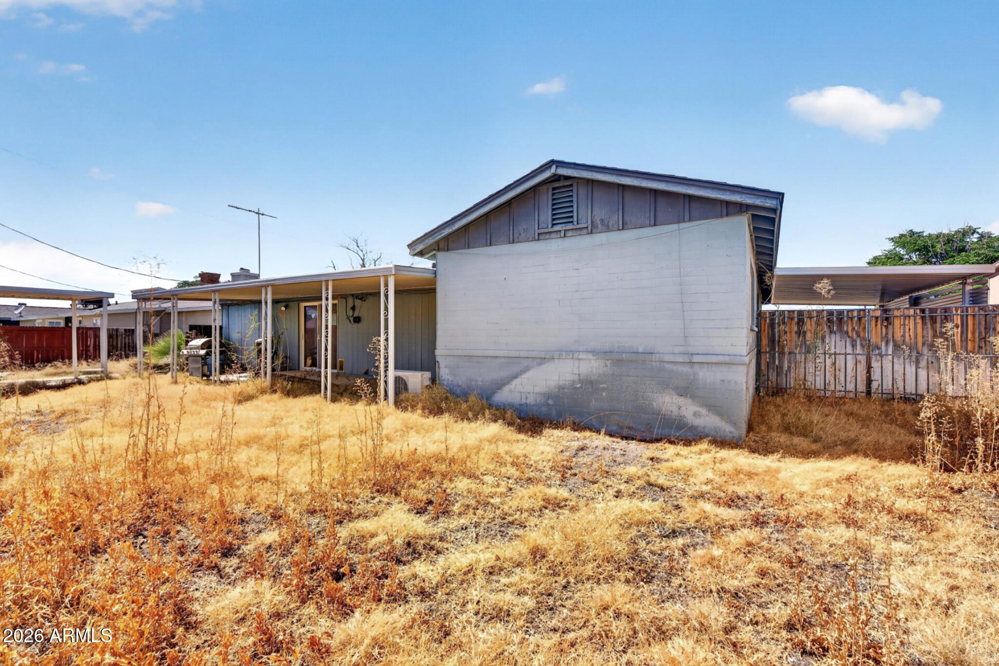 3311 W PARADISE Drive