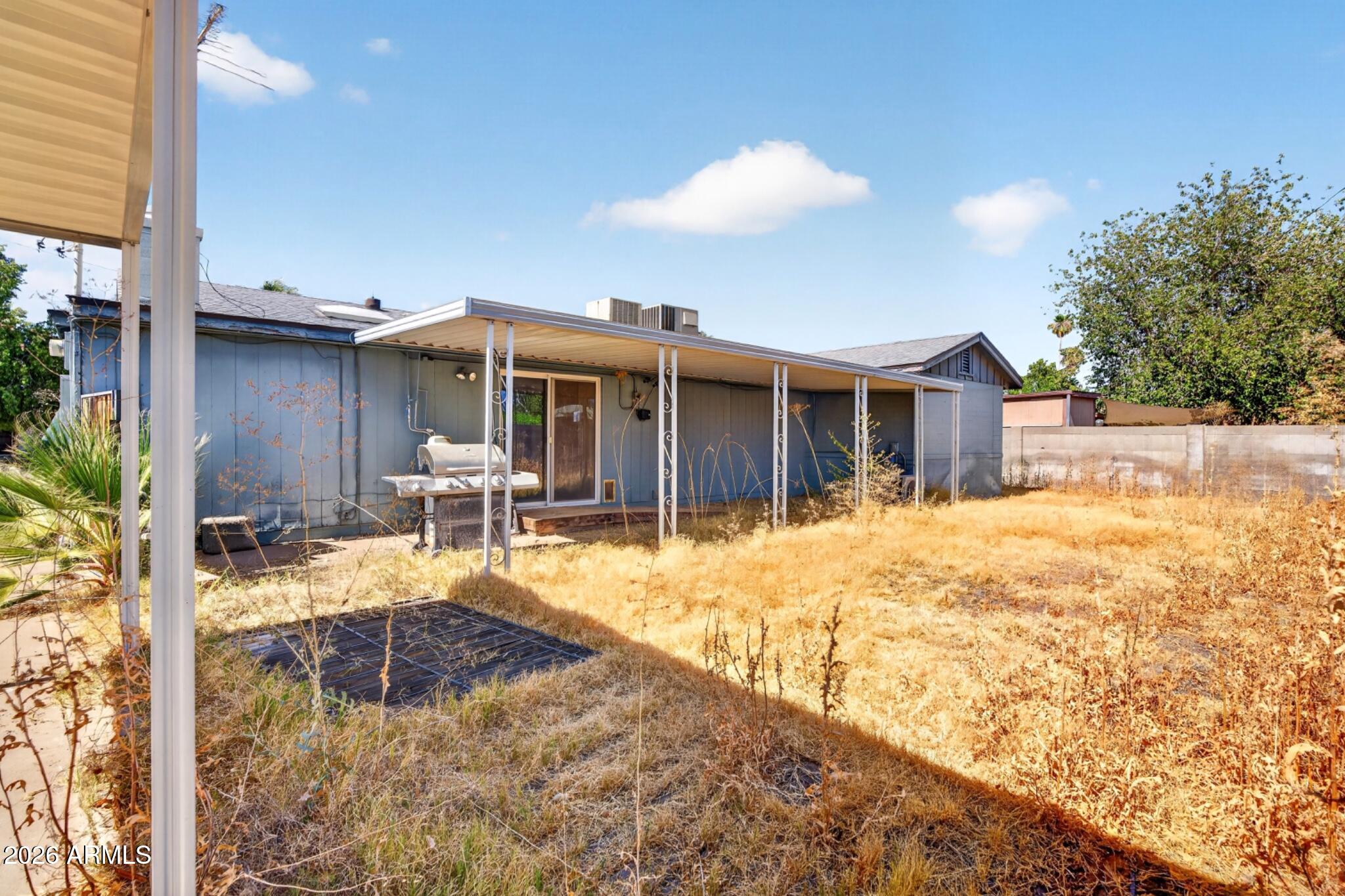 3311 W PARADISE Drive