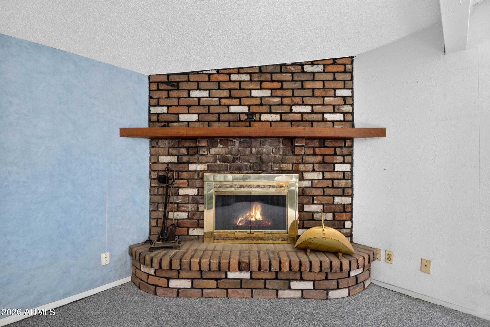 3311 W PARADISE Drive
