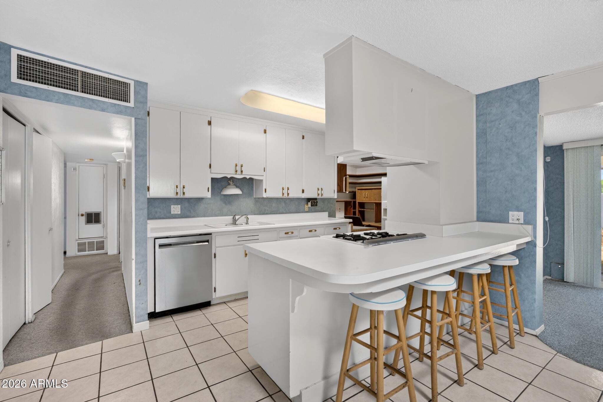3311 W PARADISE Drive
