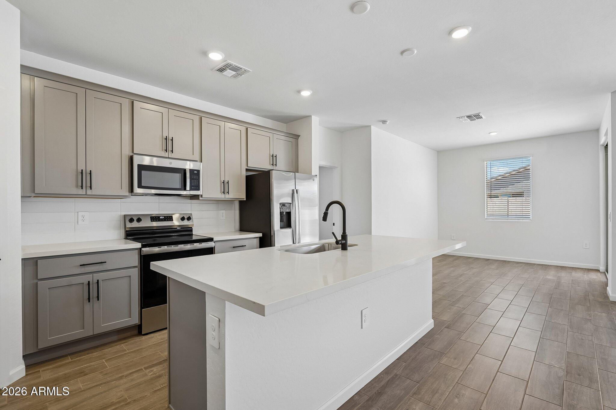 46916 W RESEDA Lane