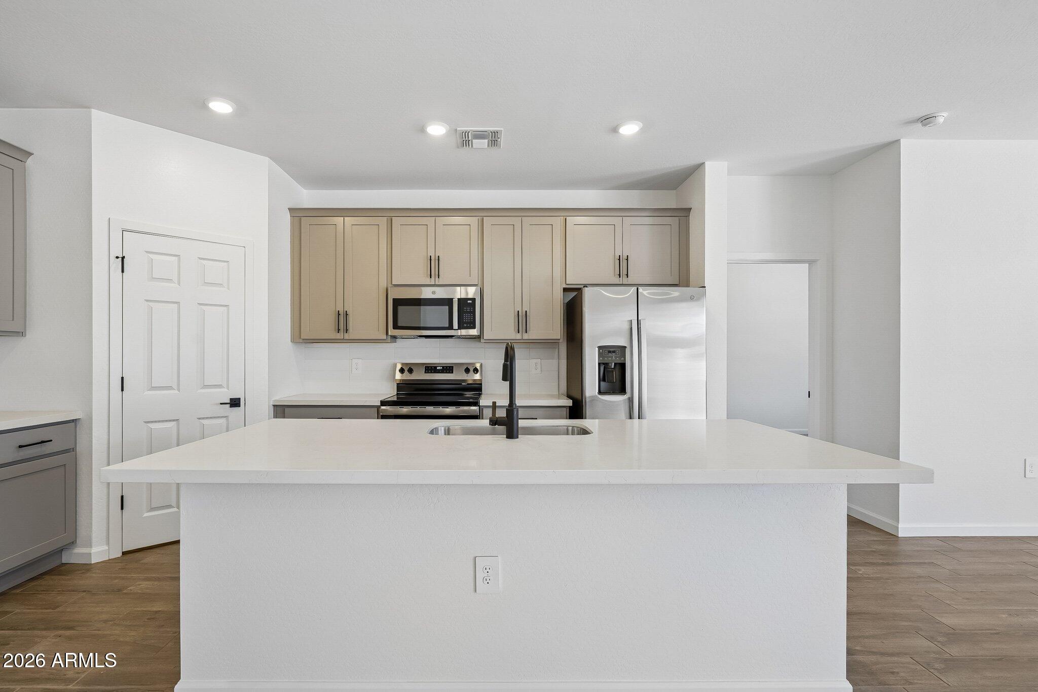 46916 W RESEDA Lane
