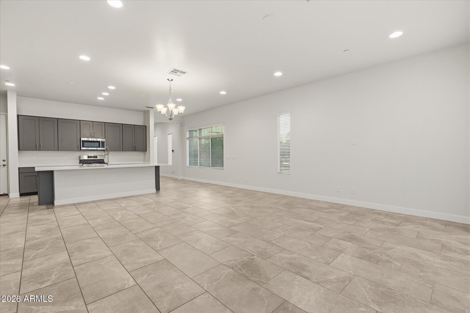 1949 W KINFIELD Trail