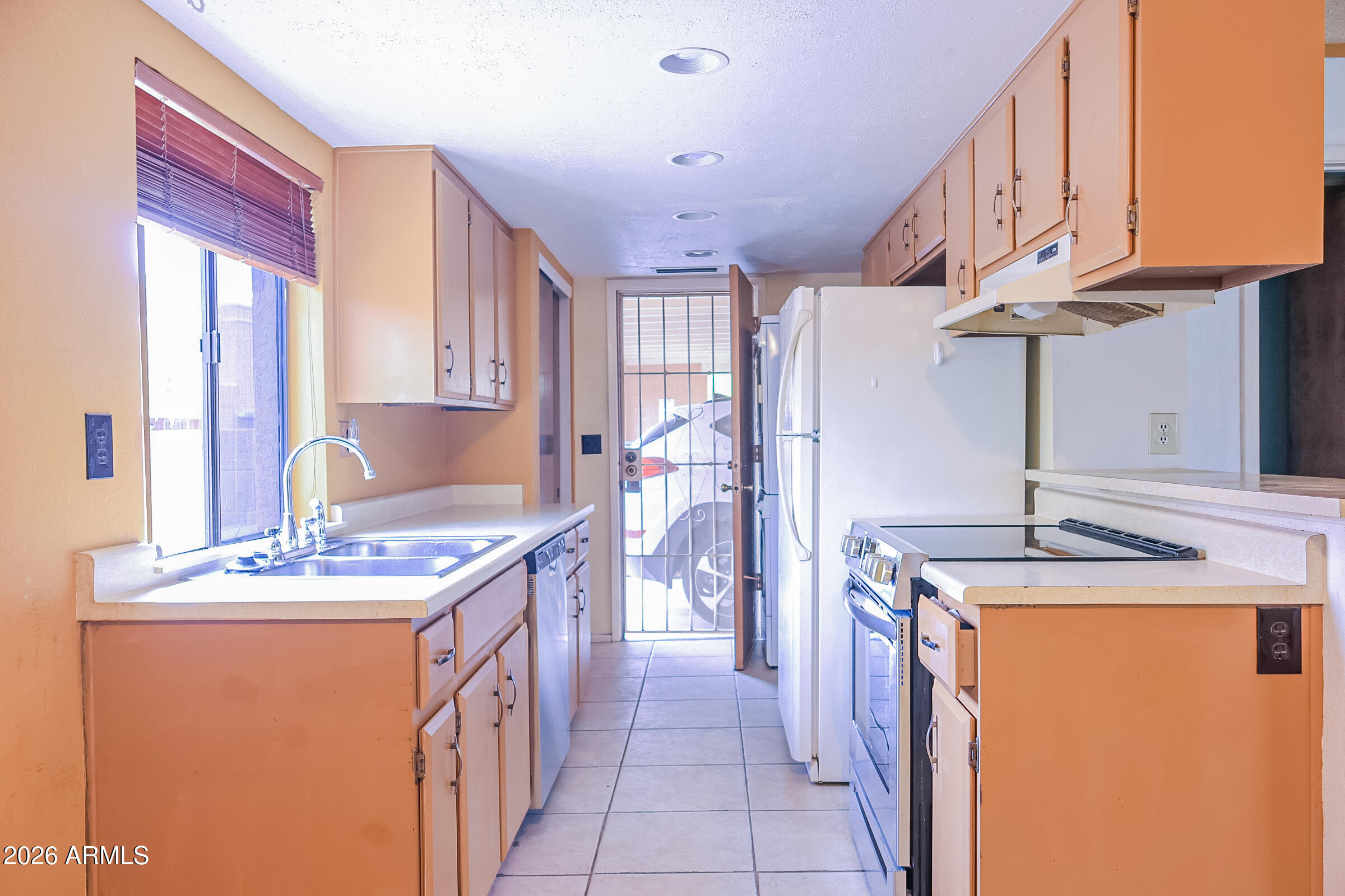 10407 N 11th Place 3