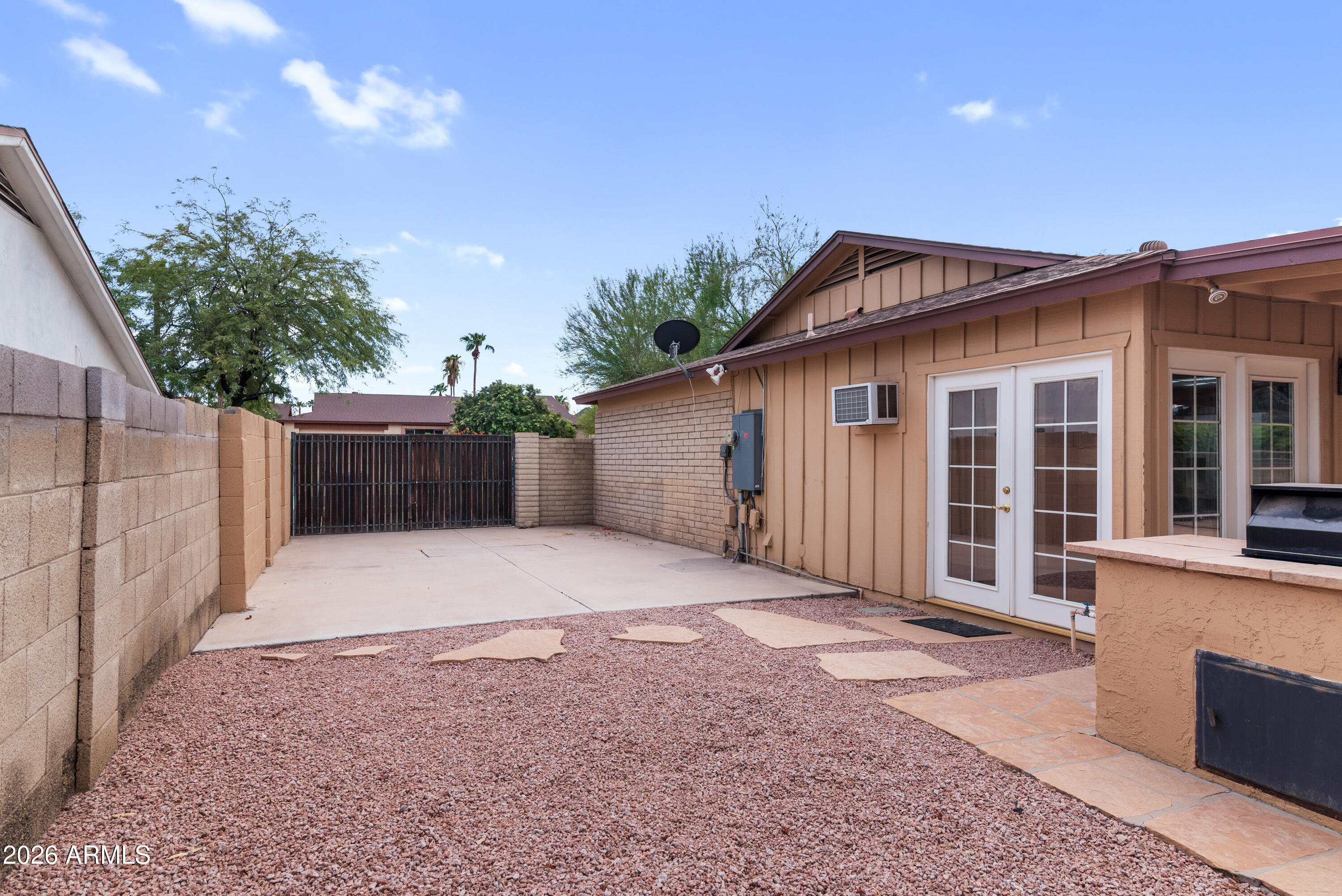 2338 E YUCCA Street