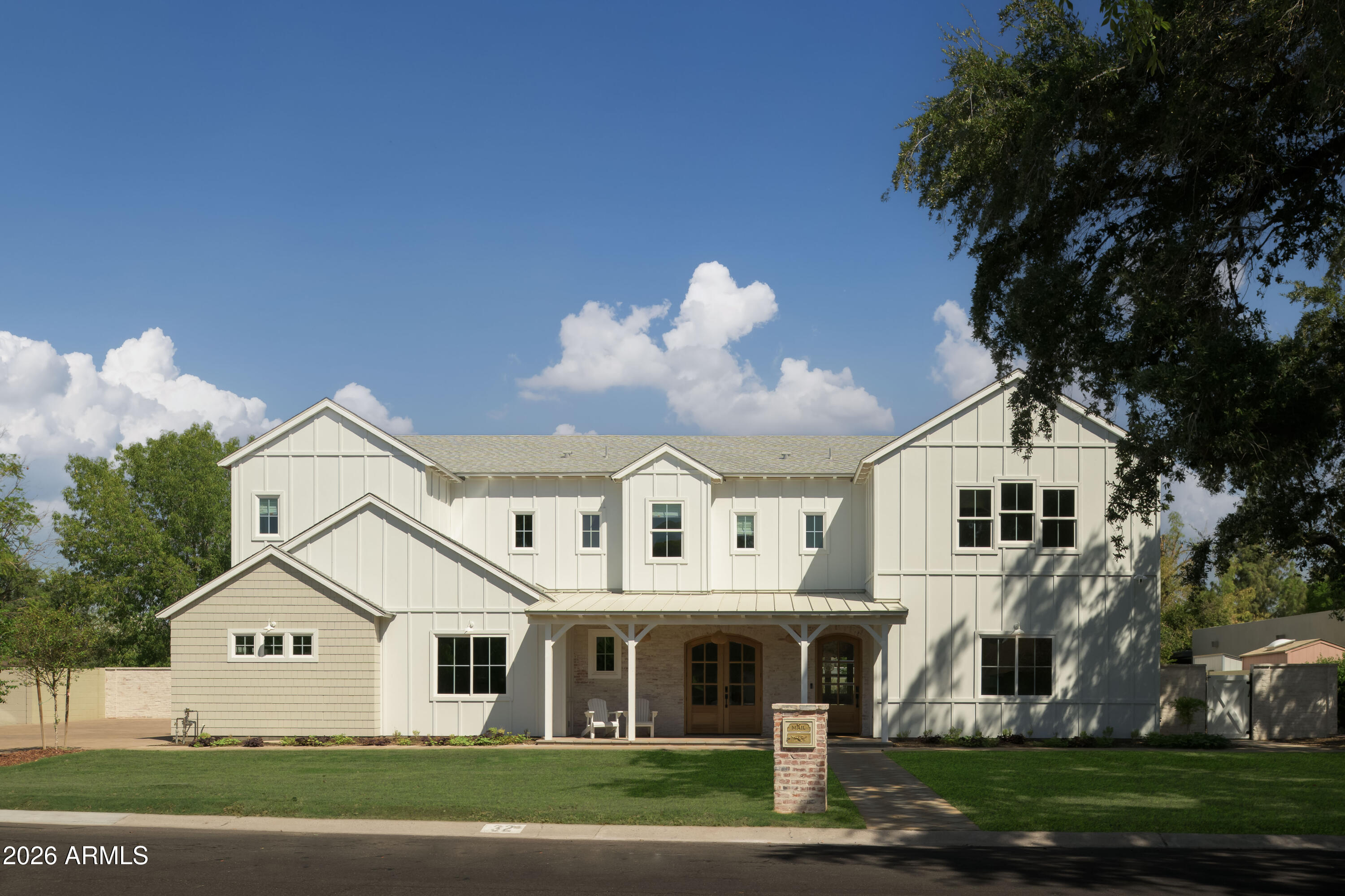 32 W LINGER Lane
