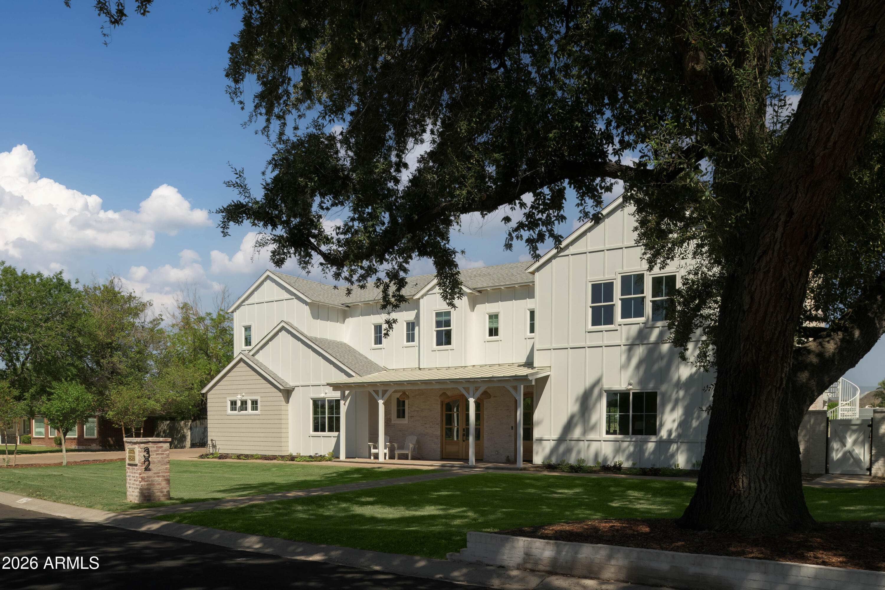 32 W LINGER Lane