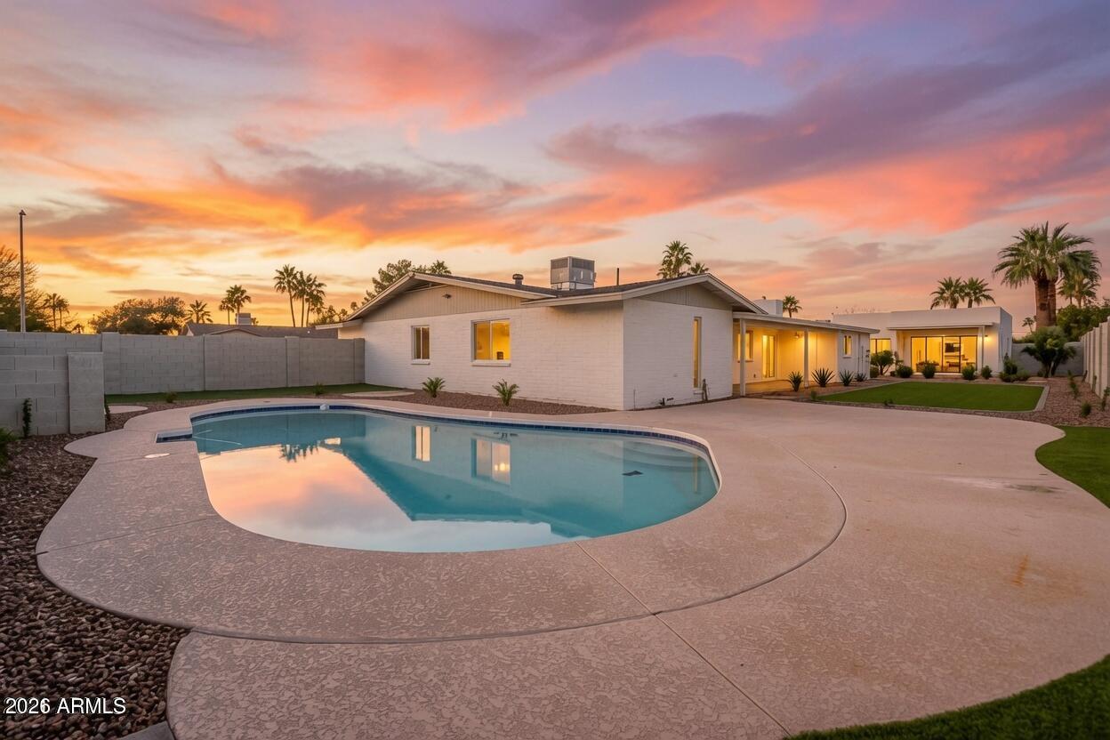 5050 E PARADISE Drive