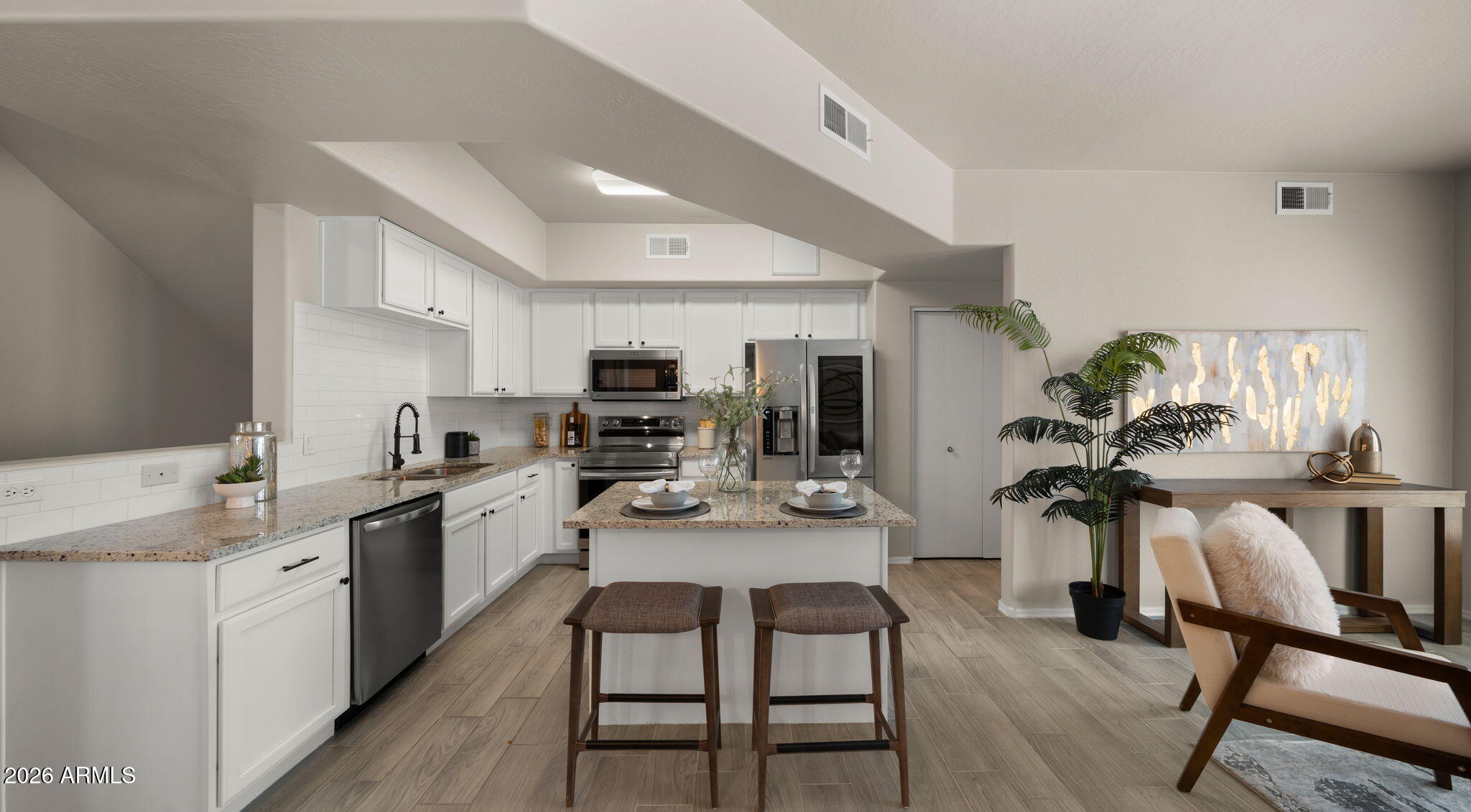 3250 W GREENWAY Road 164