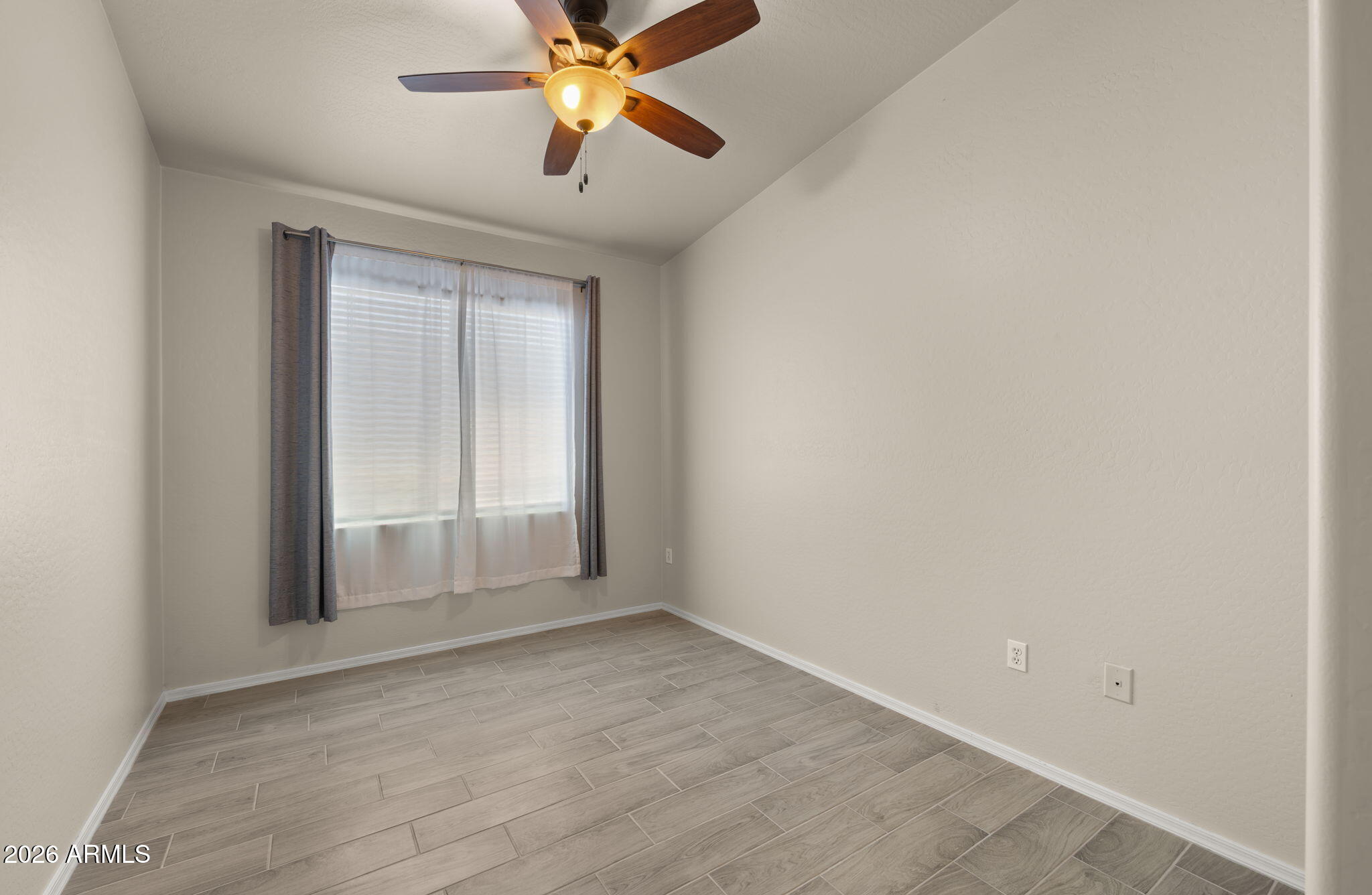 3250 W GREENWAY Road 164