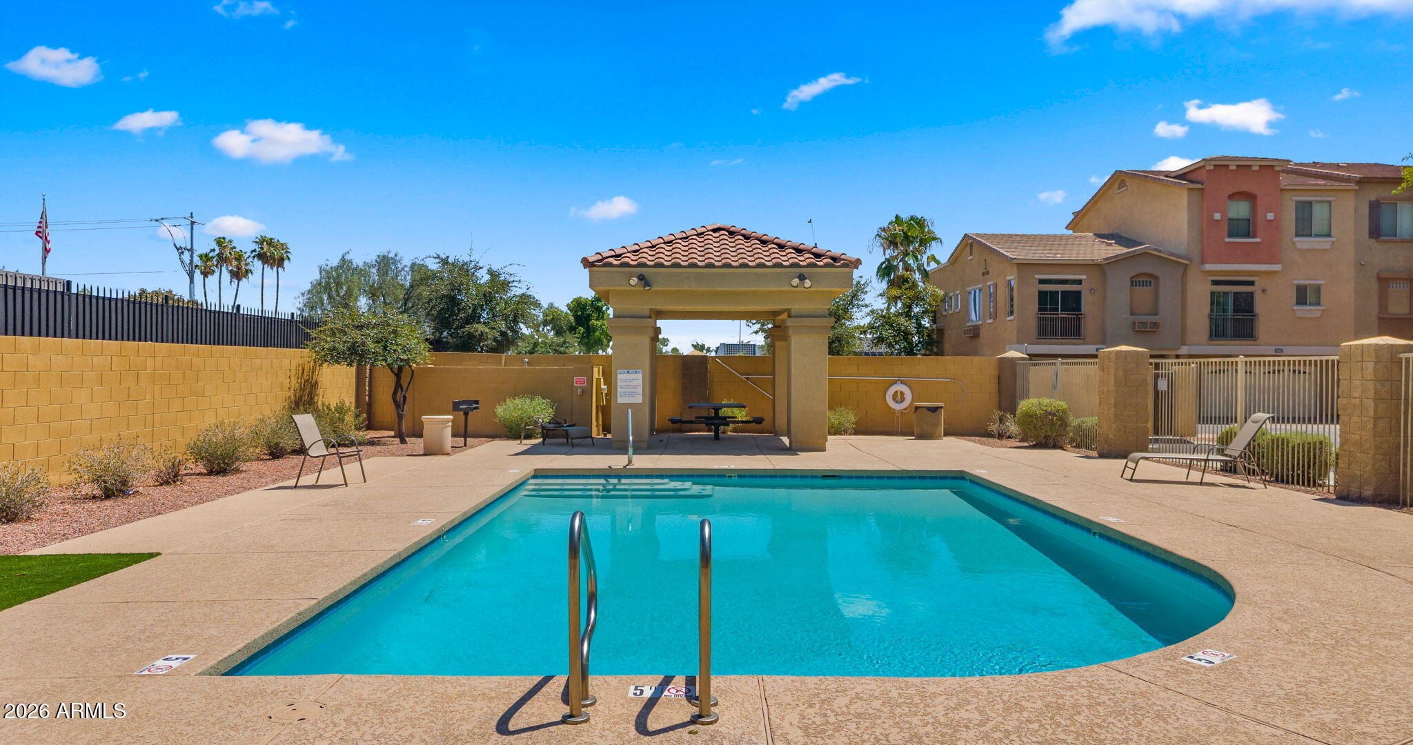 3250 W GREENWAY Road 164