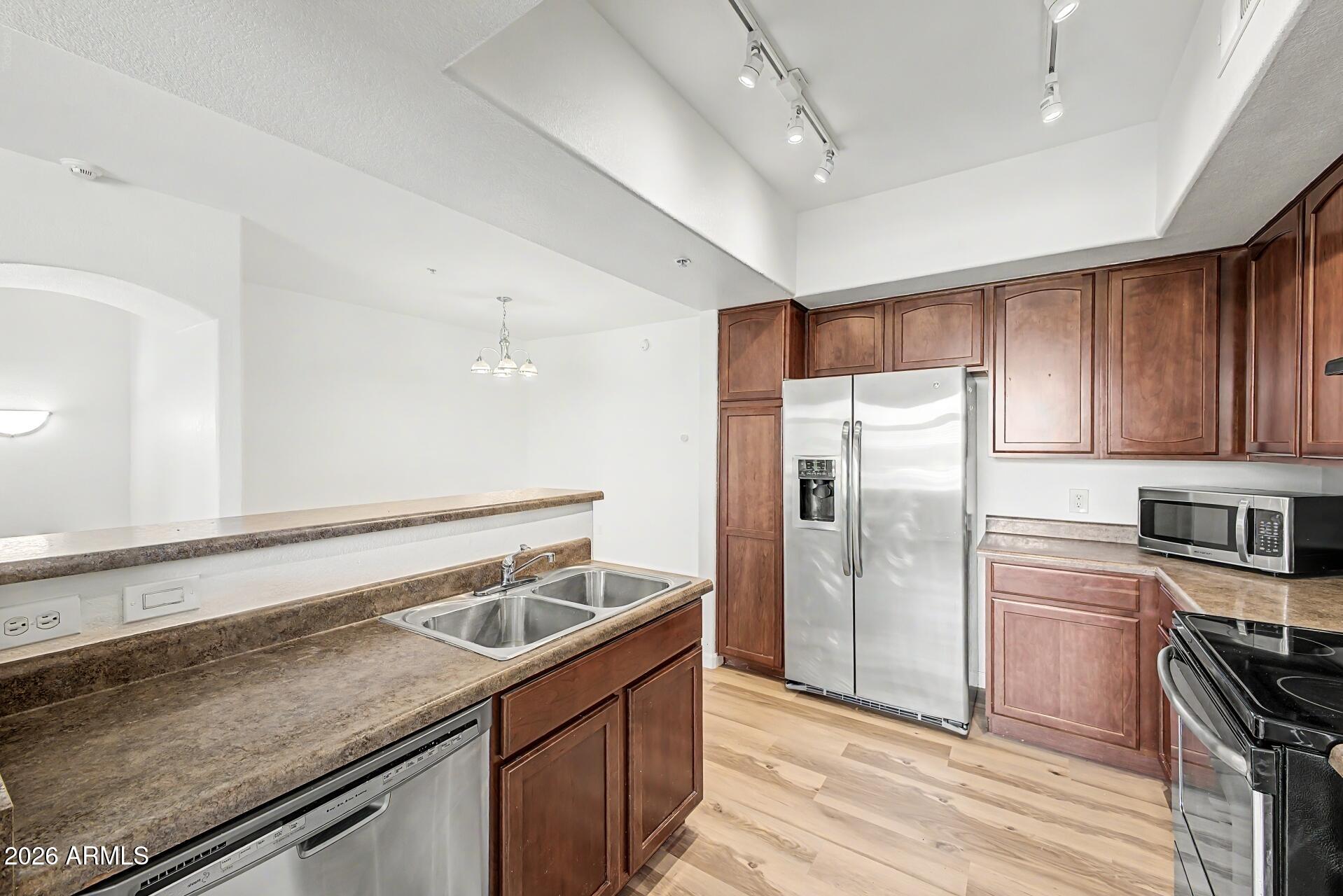 2402 E 5TH Street 1561