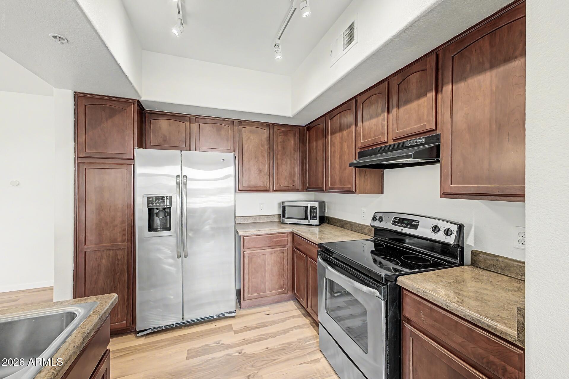 2402 E 5TH Street 1561