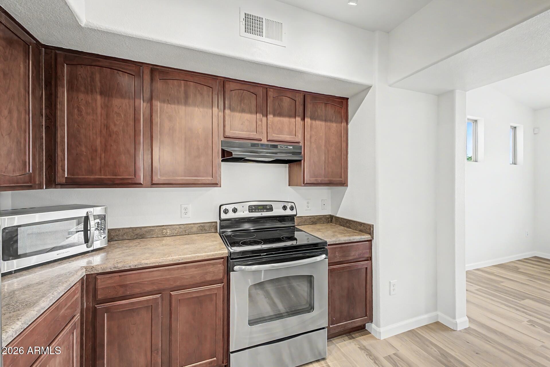 2402 E 5TH Street 1561