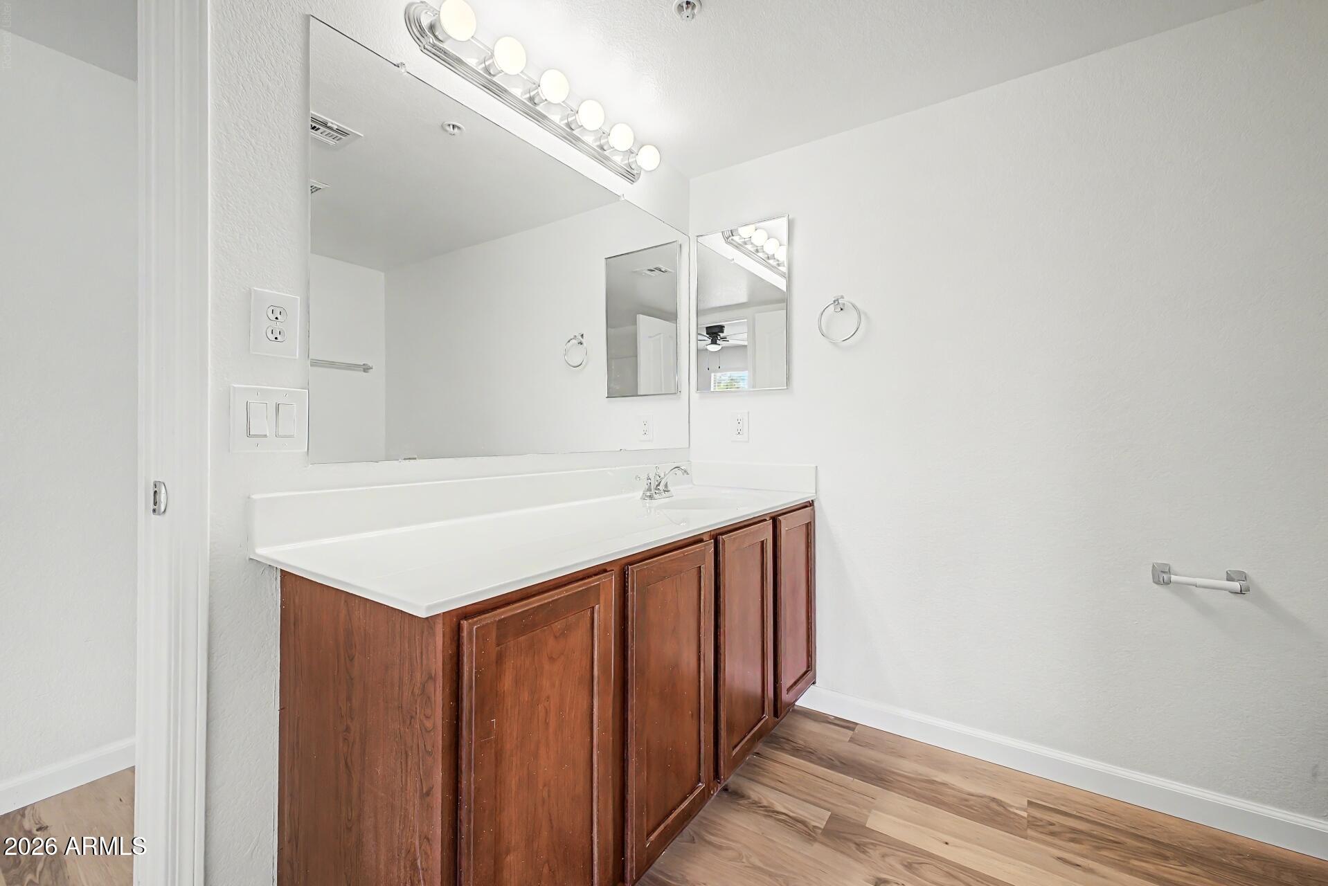 2402 E 5TH Street 1561