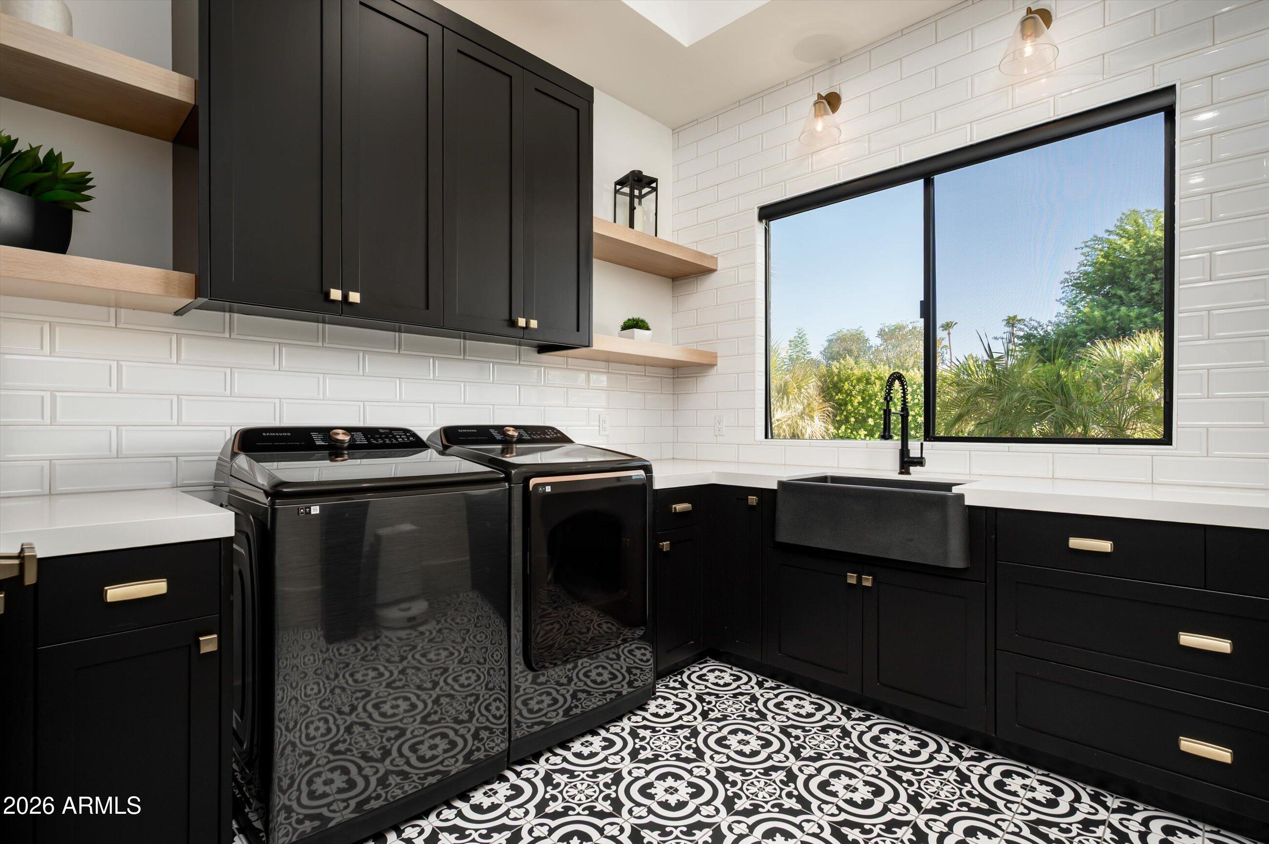 6125 E VIA ESTRELLA Avenue