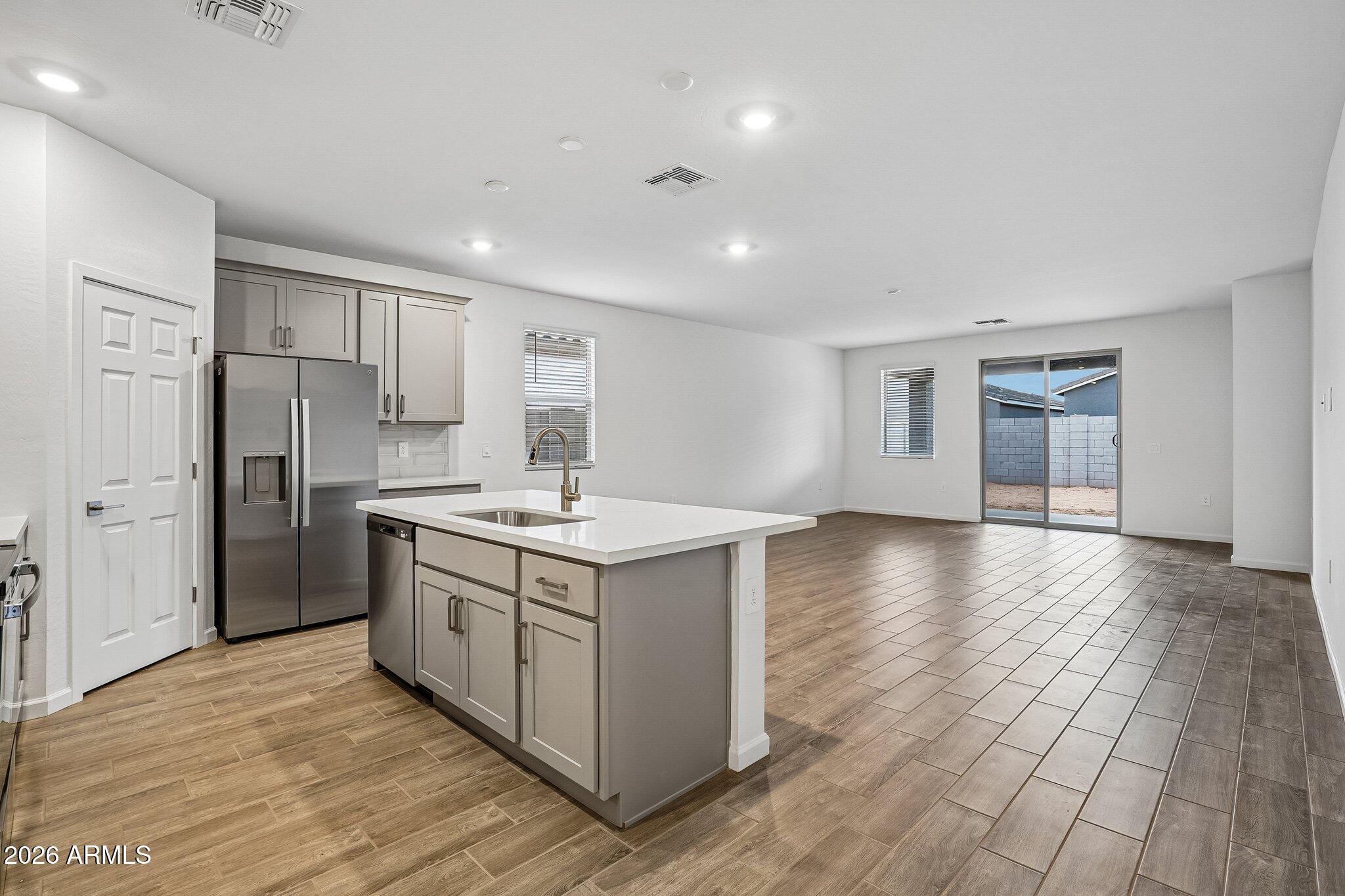 46902 W Reseda Lane