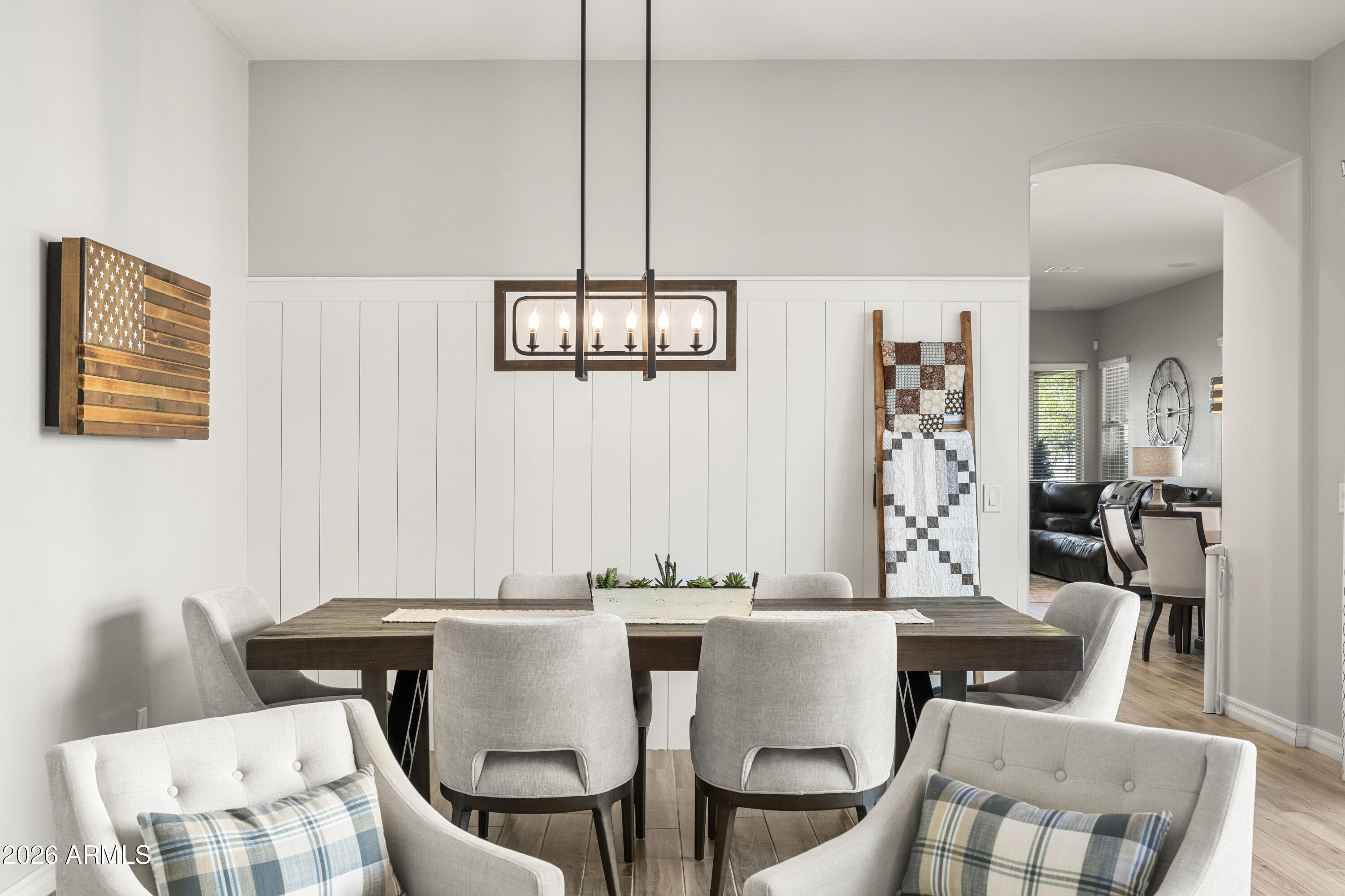4306 E DWAYNE Street