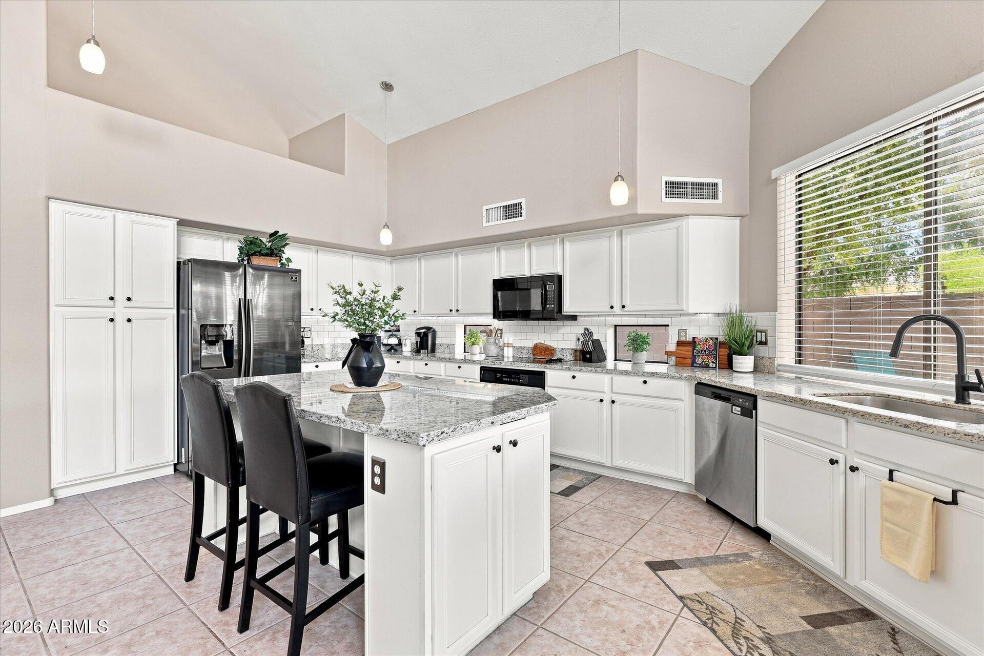 692 W HONEYSUCKLE Drive