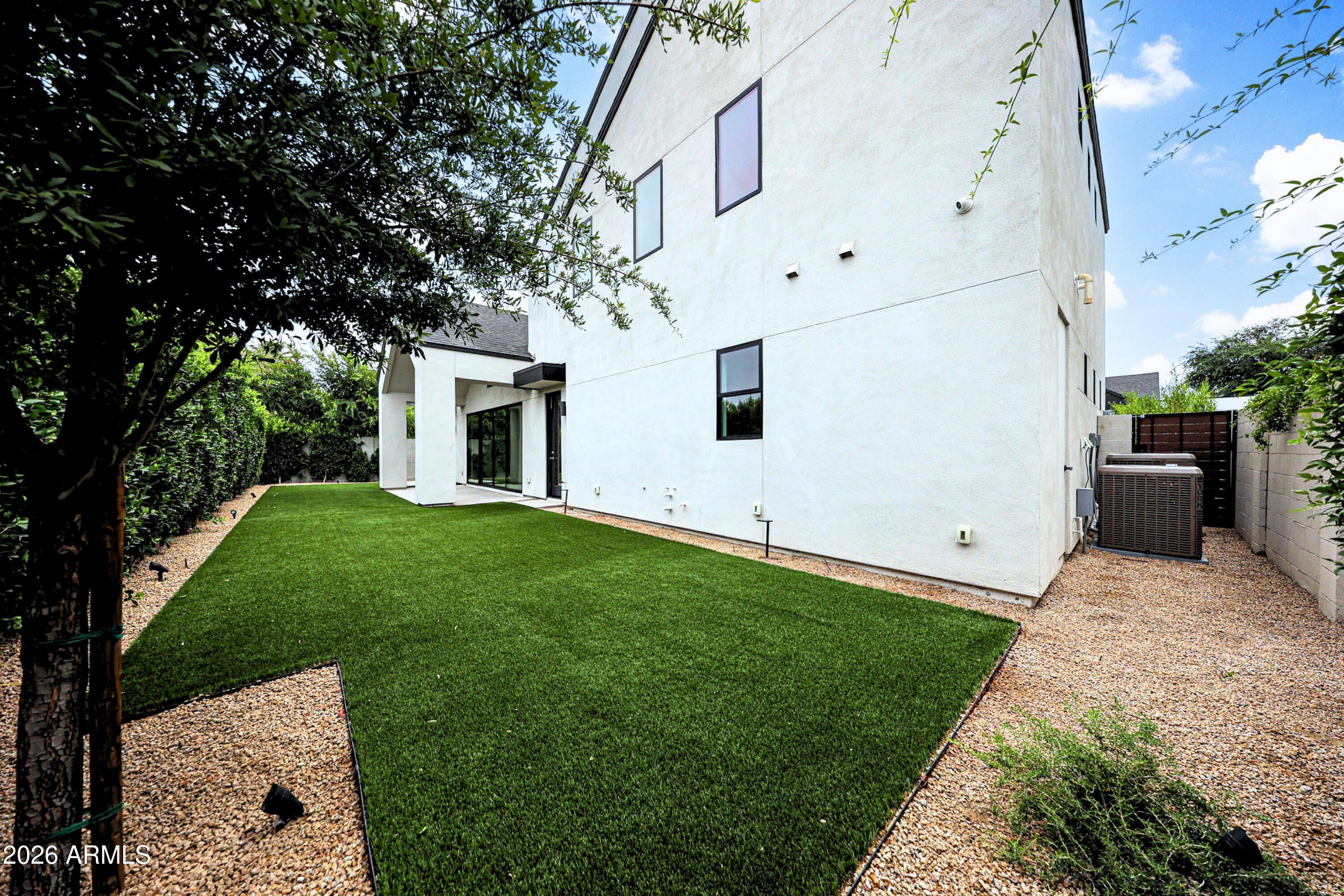 6324 N 10TH Drive