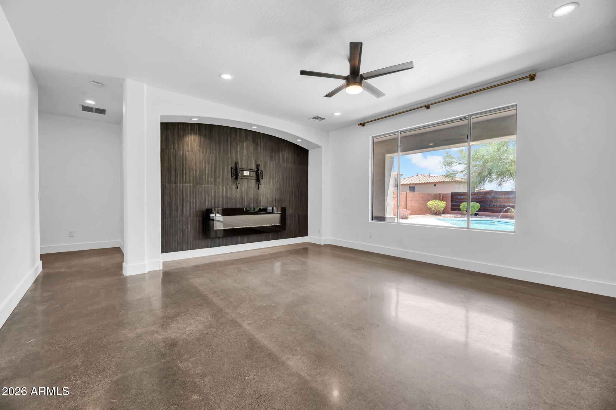 27363 N WHITEHORN Trail