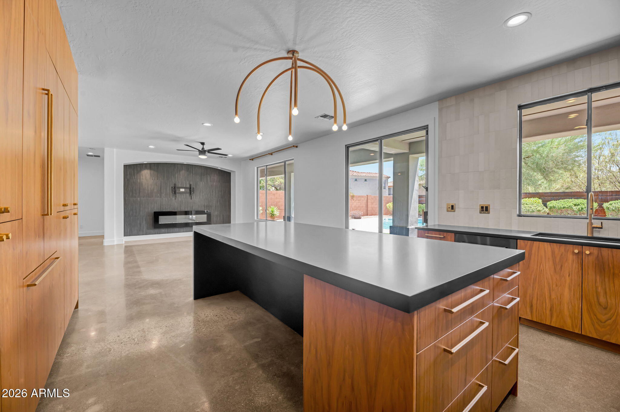 27363 N WHITEHORN Trail
