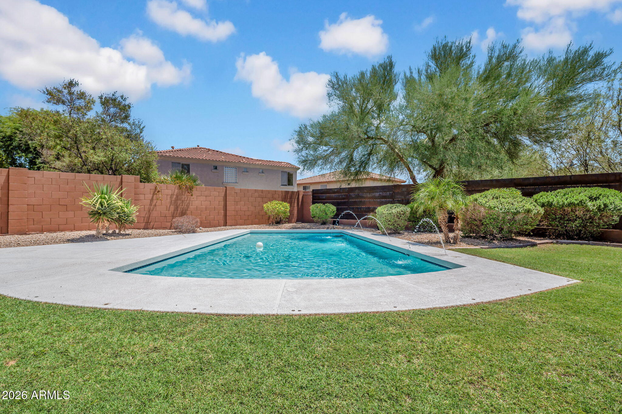 27363 N WHITEHORN Trail