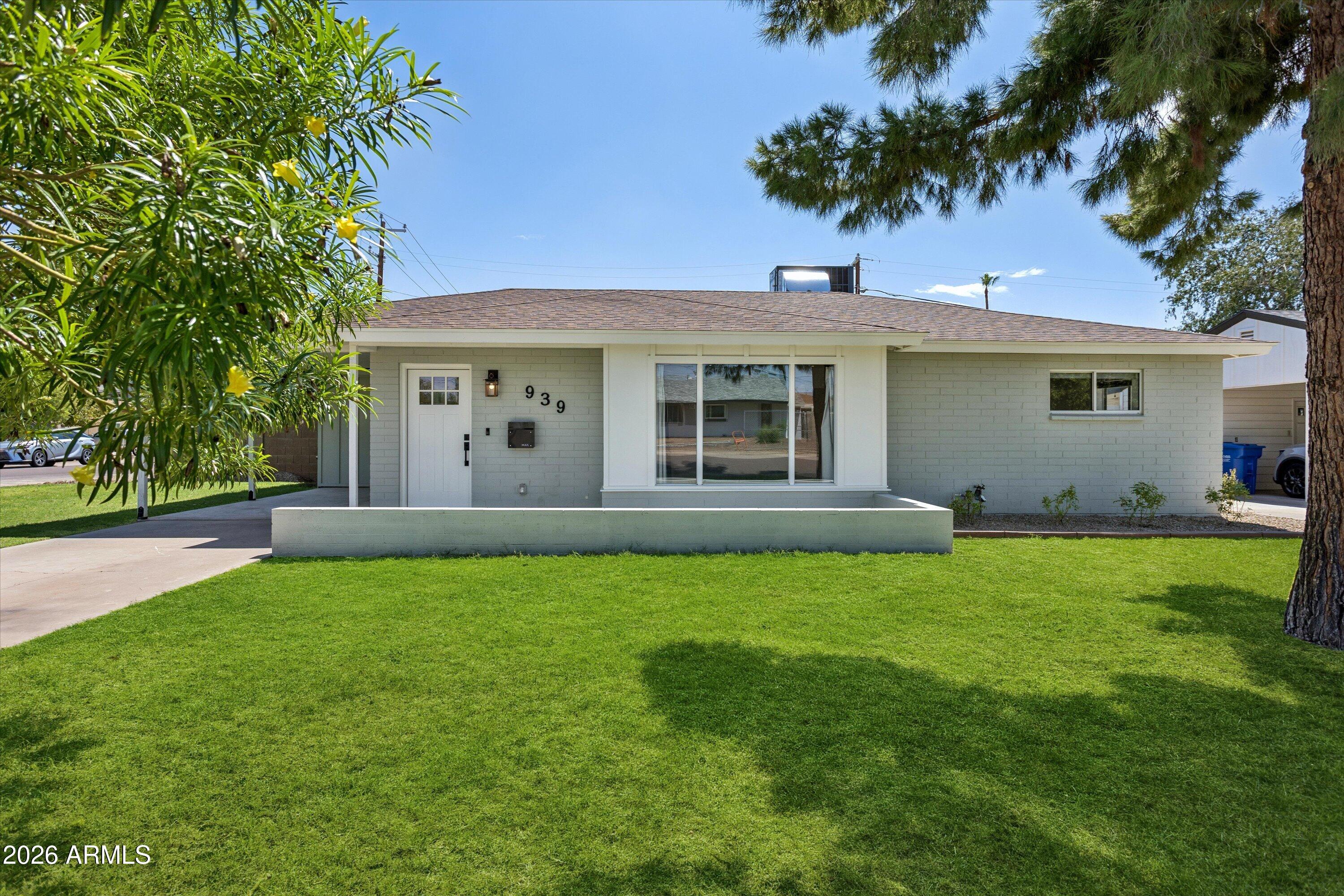 939 E BERRIDGE Lane