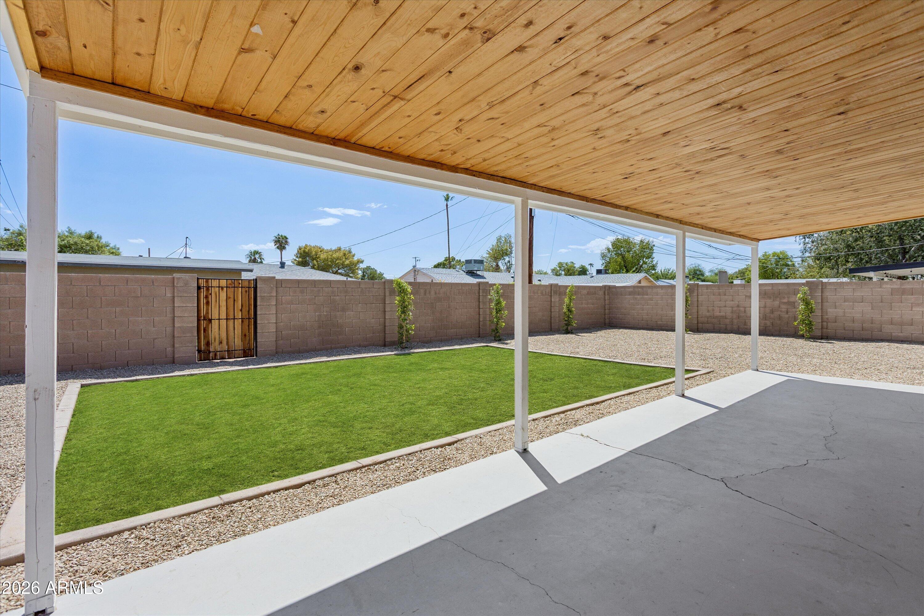 939 E BERRIDGE Lane