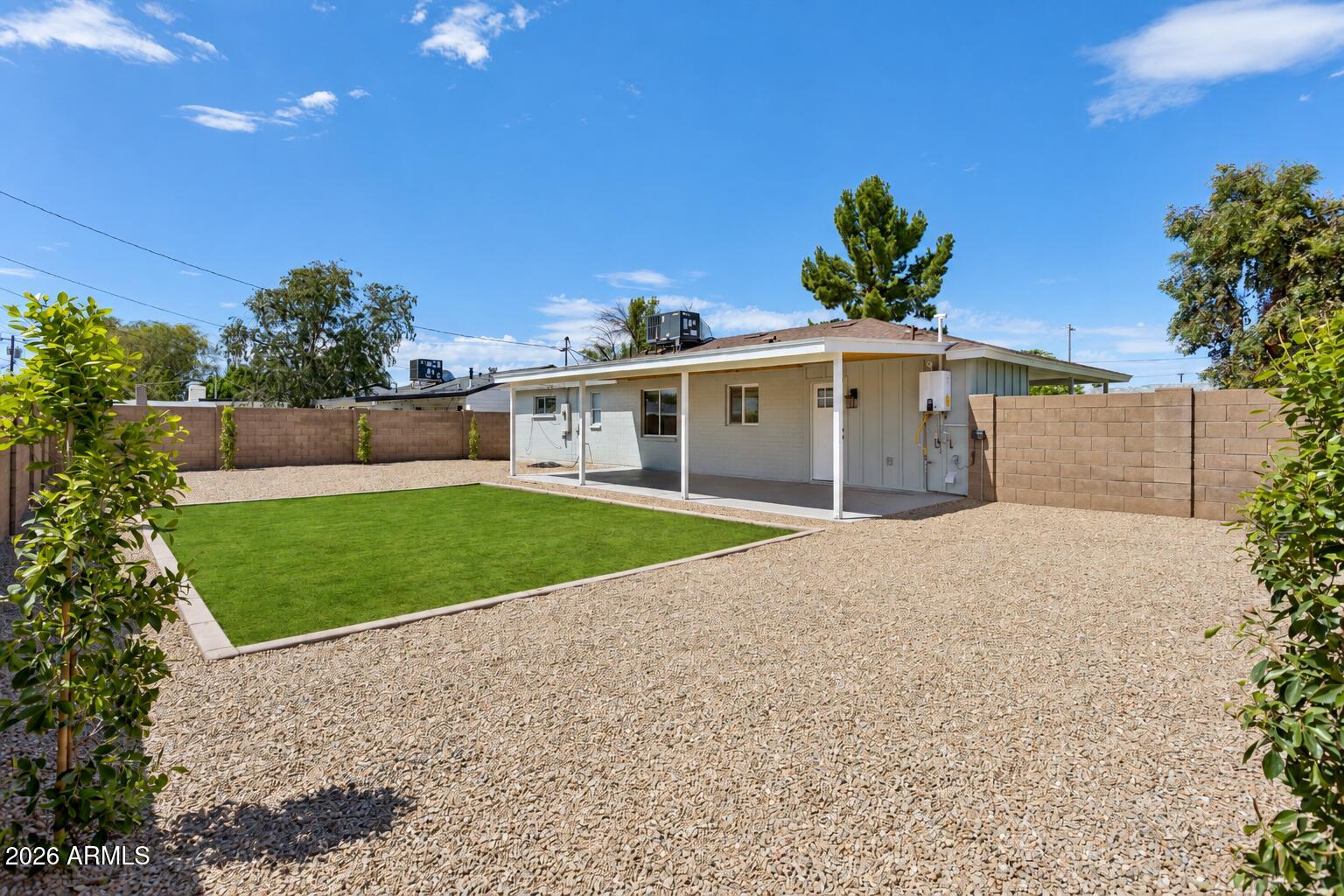 939 E BERRIDGE Lane