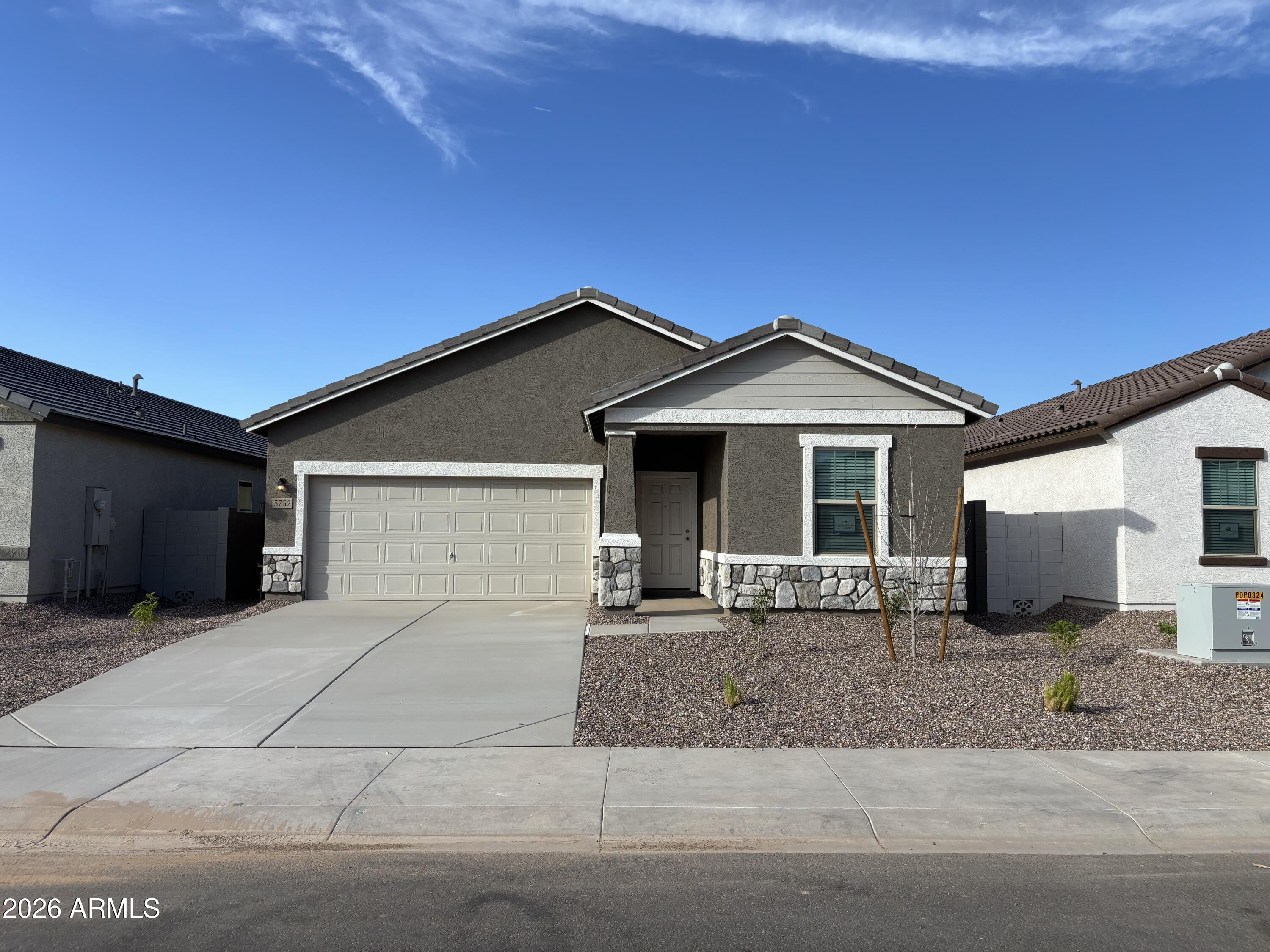 5752 E HORNBLENDE Way