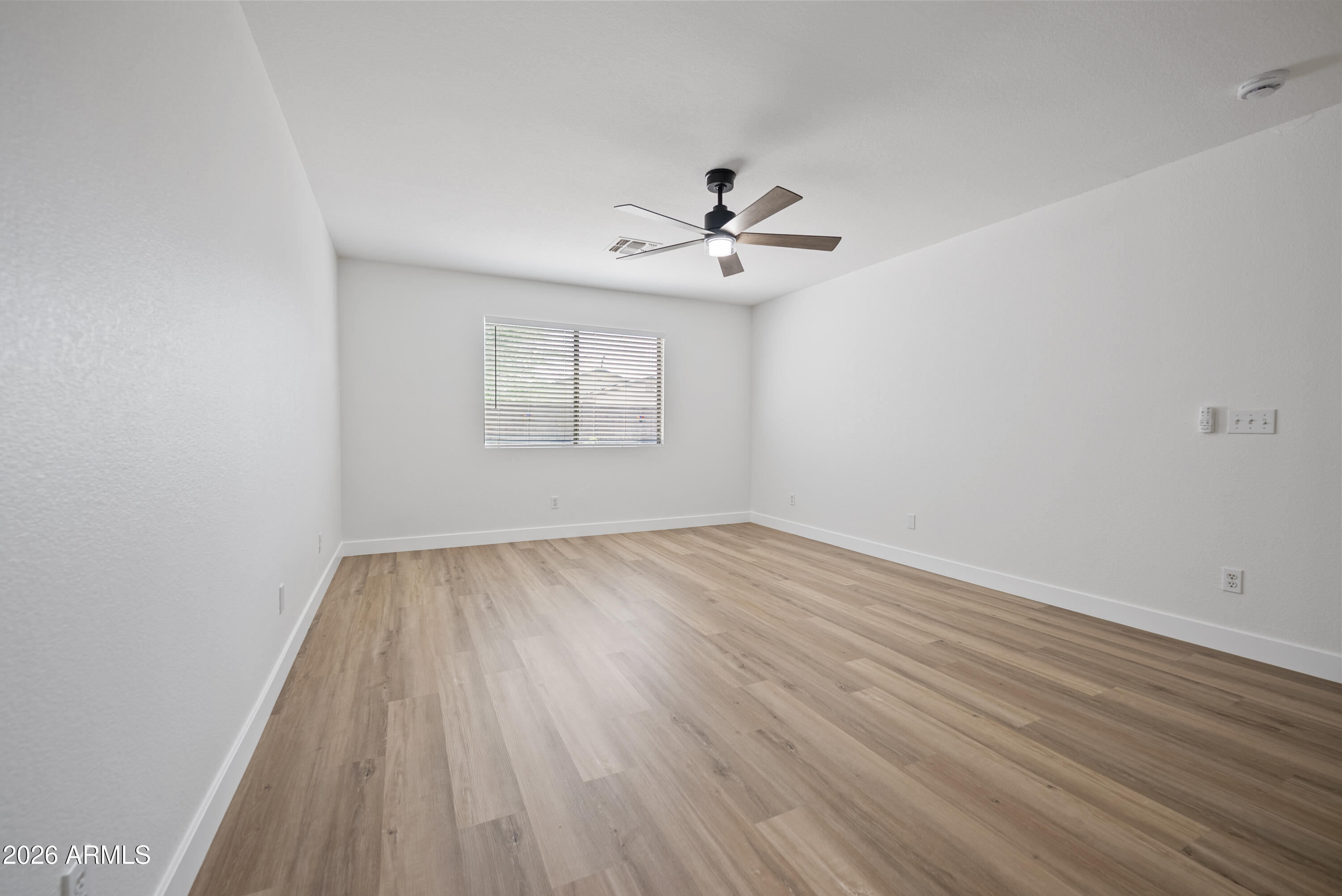 1055 E DESERT MOON Trail