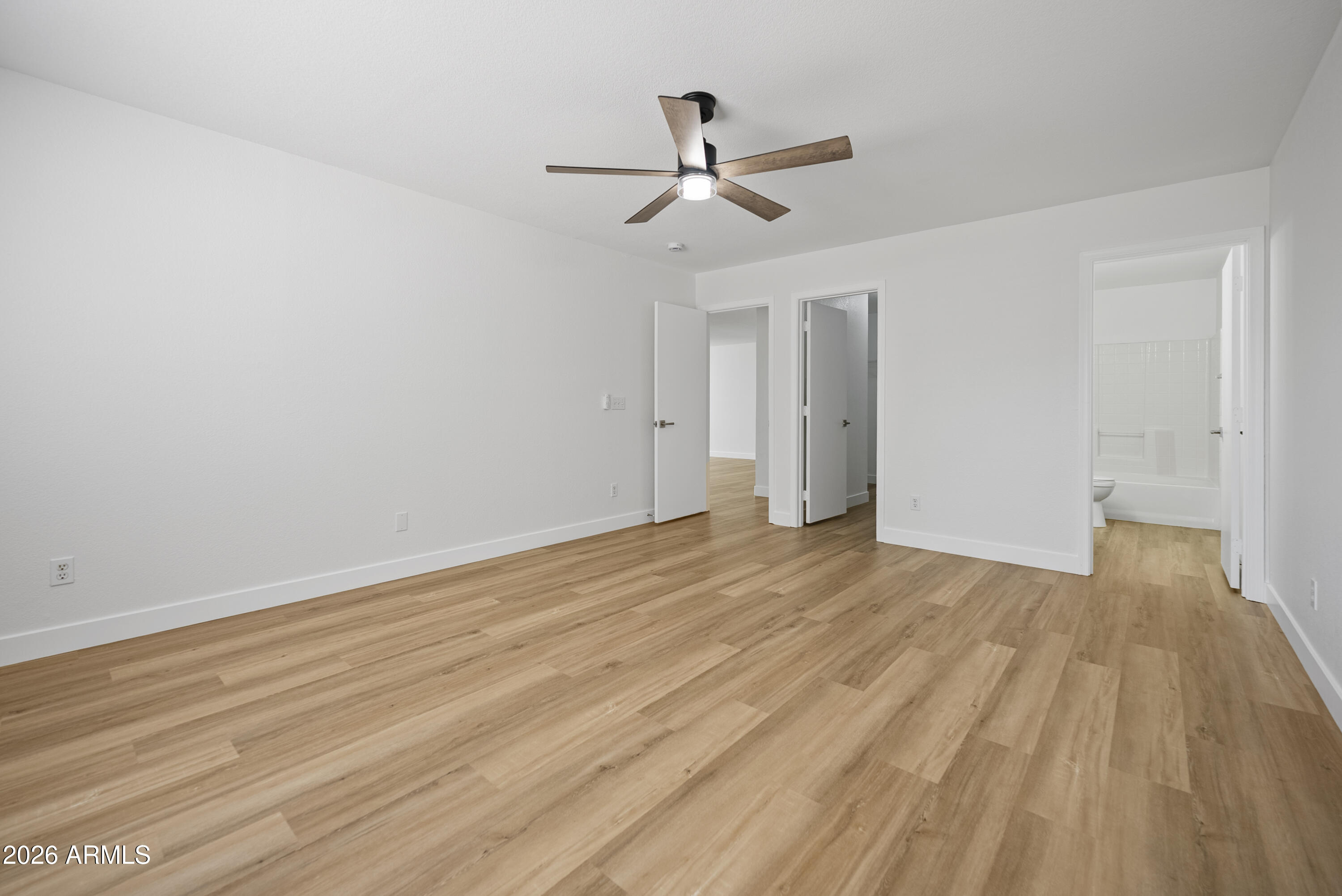 1055 E DESERT MOON Trail