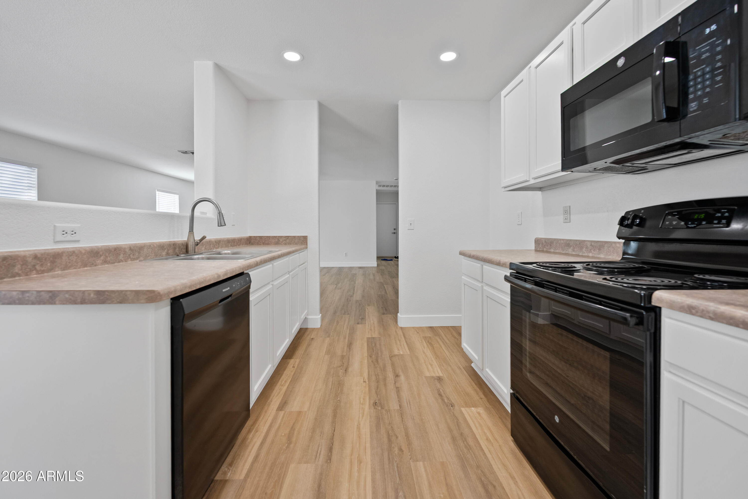 1055 E DESERT MOON Trail