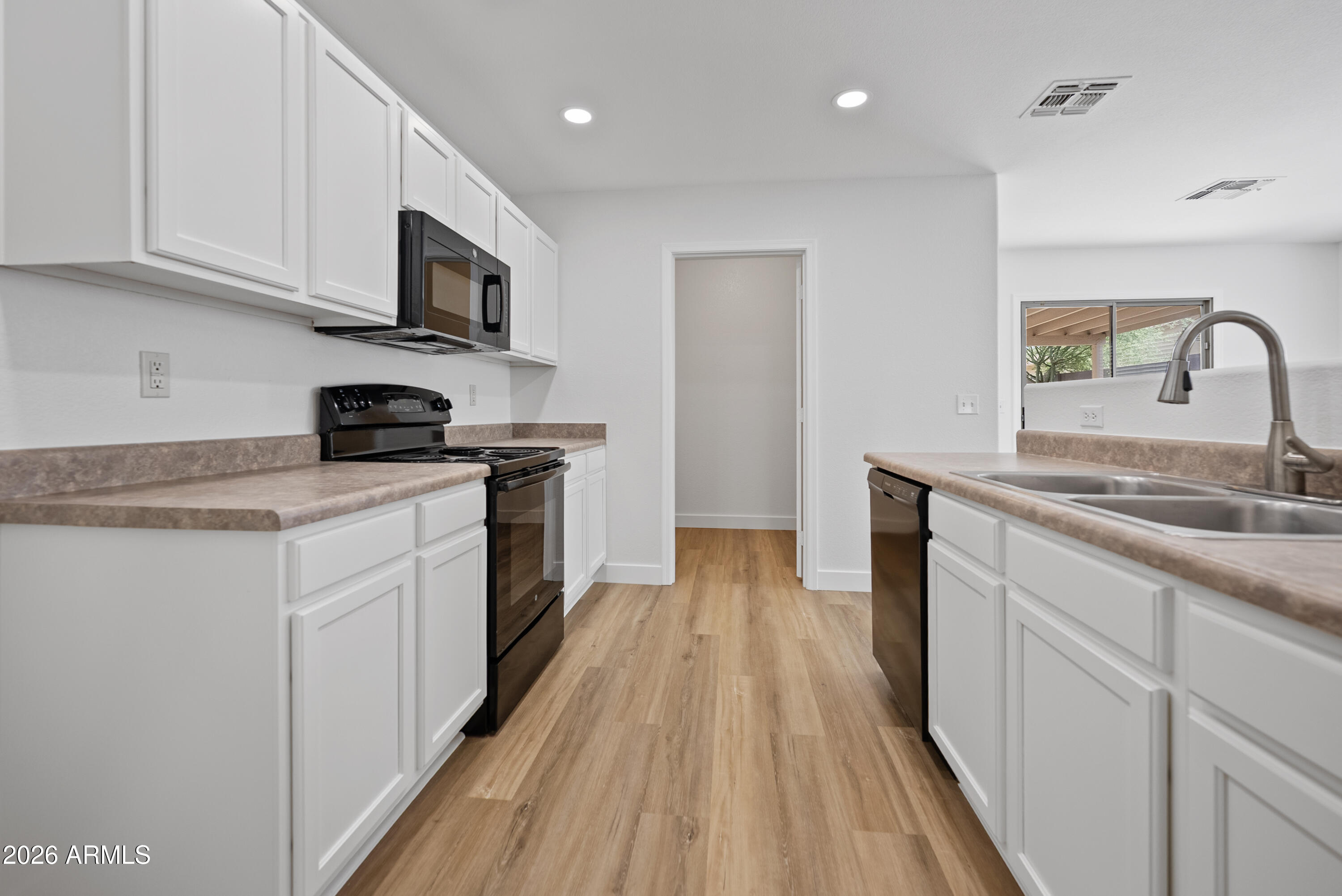1055 E DESERT MOON Trail