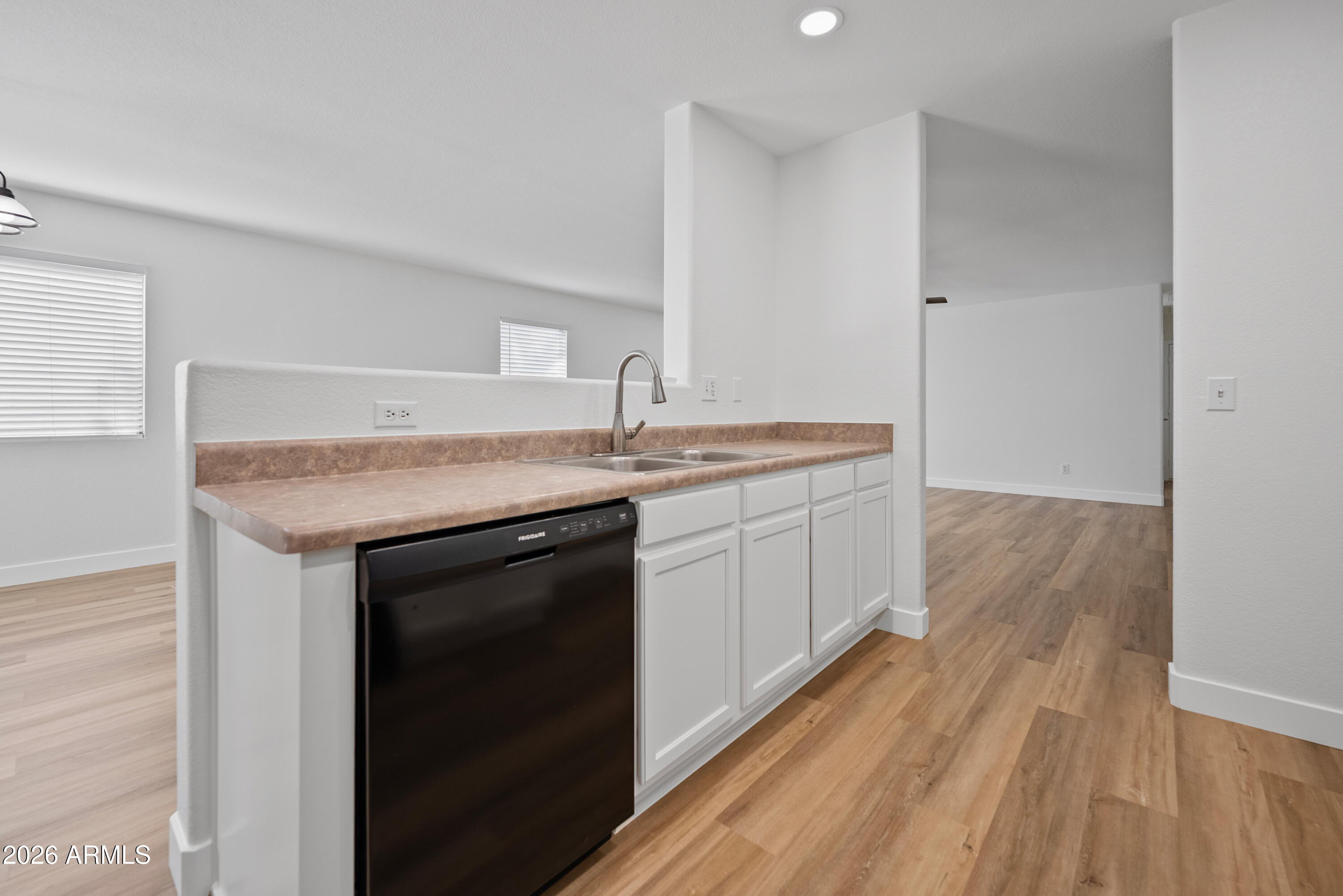 1055 E DESERT MOON Trail
