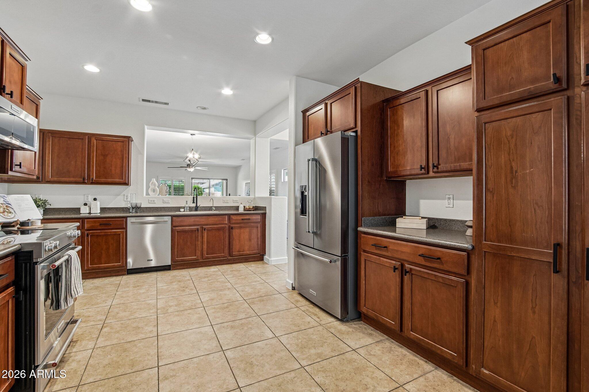 522 E GOLDMINE Lane