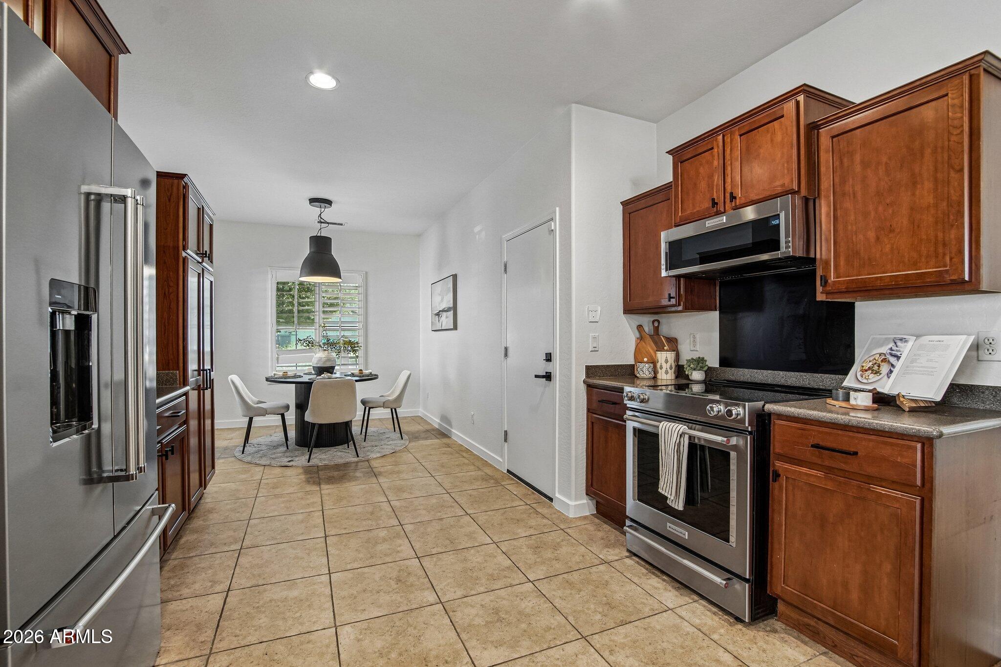 522 E GOLDMINE Lane