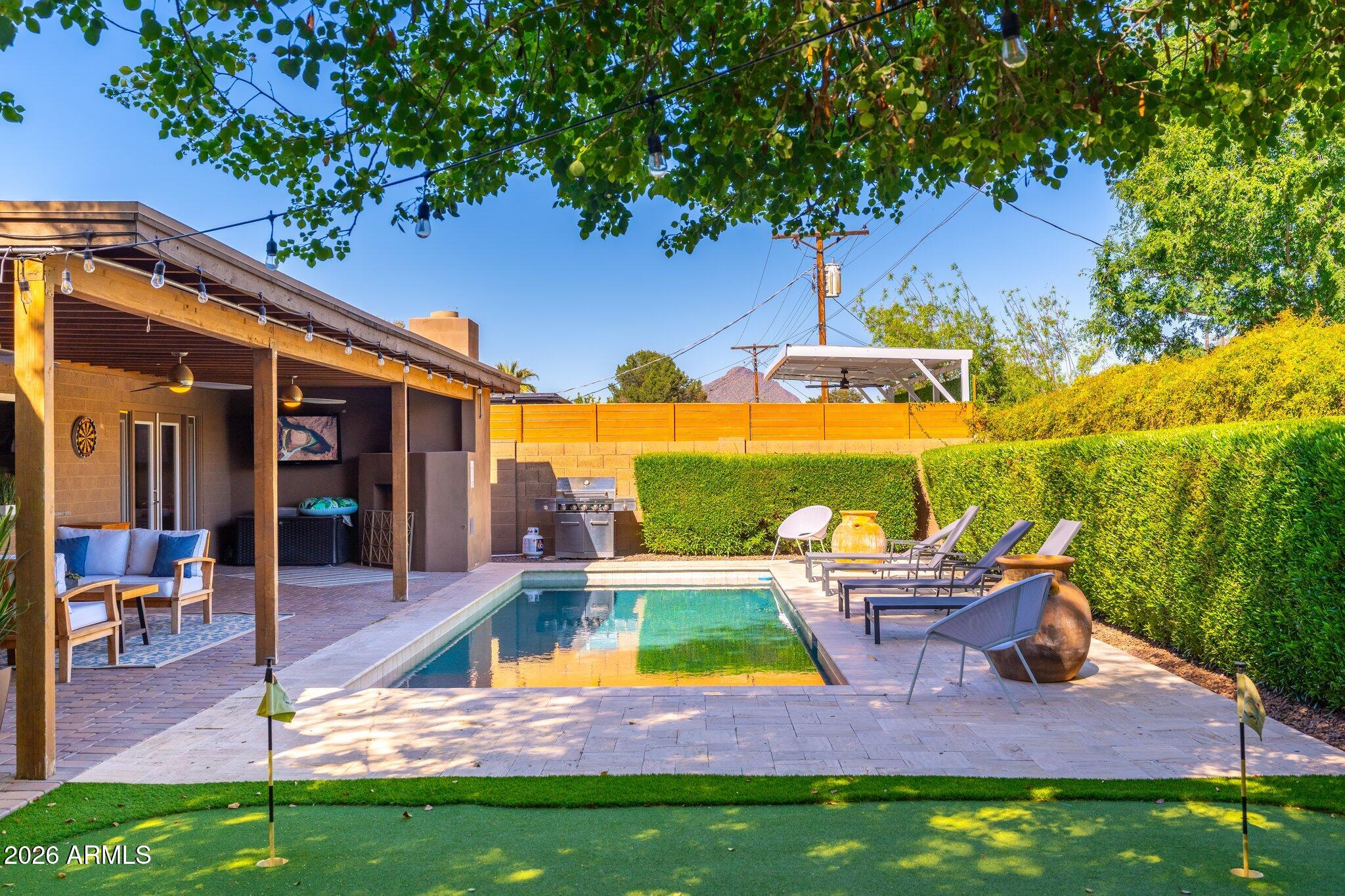 8426 E BONITA Drive