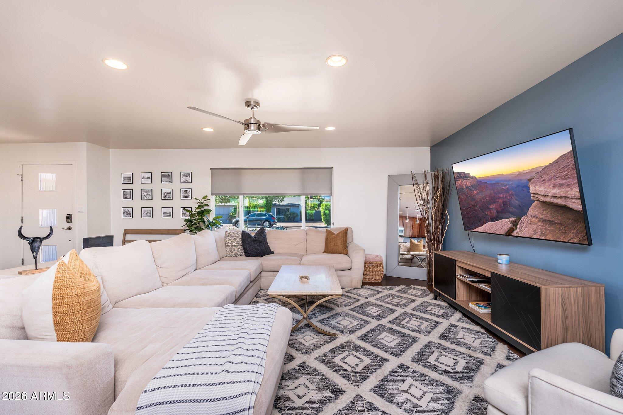 8426 E BONITA Drive
