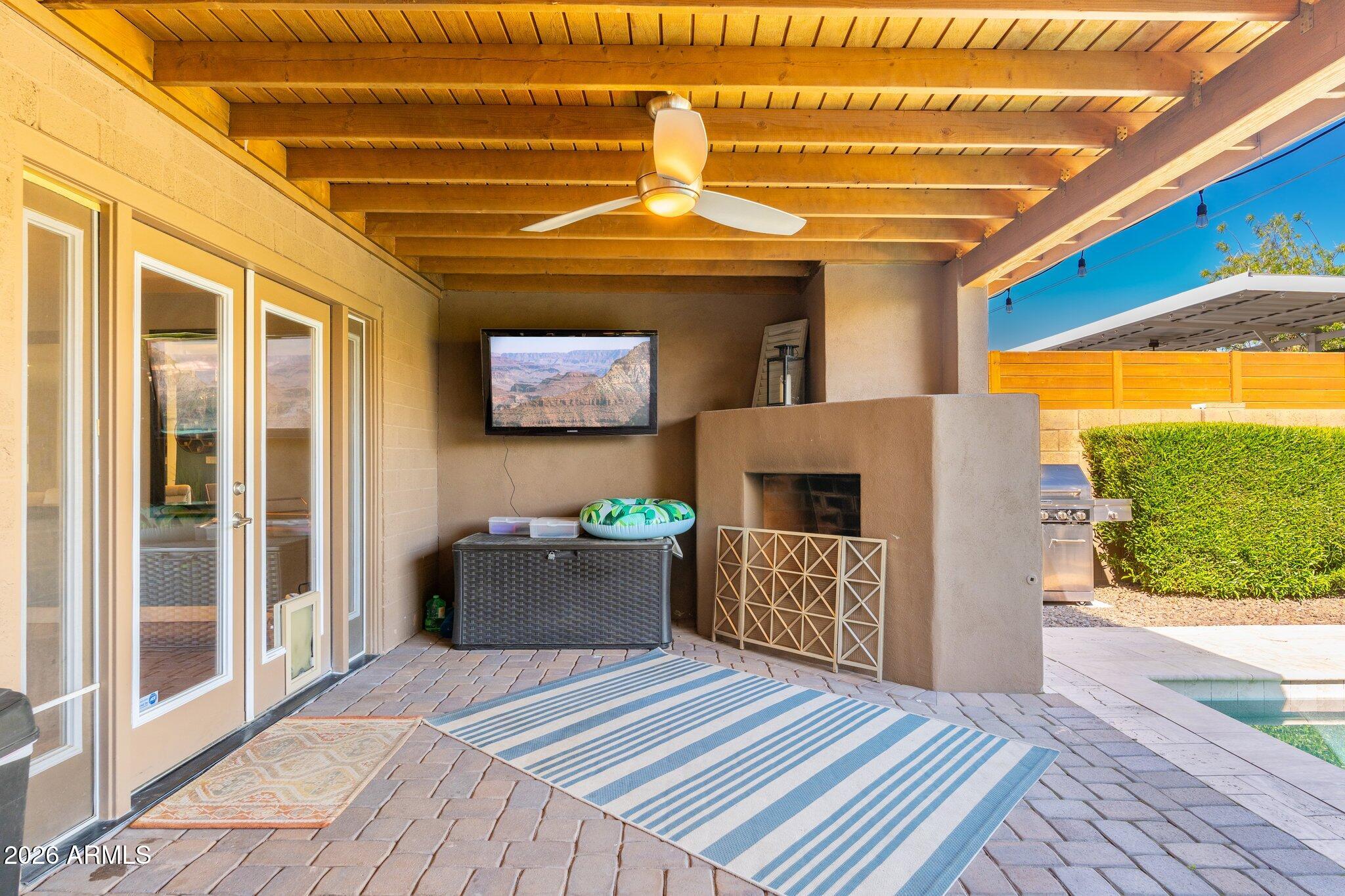 8426 E BONITA Drive