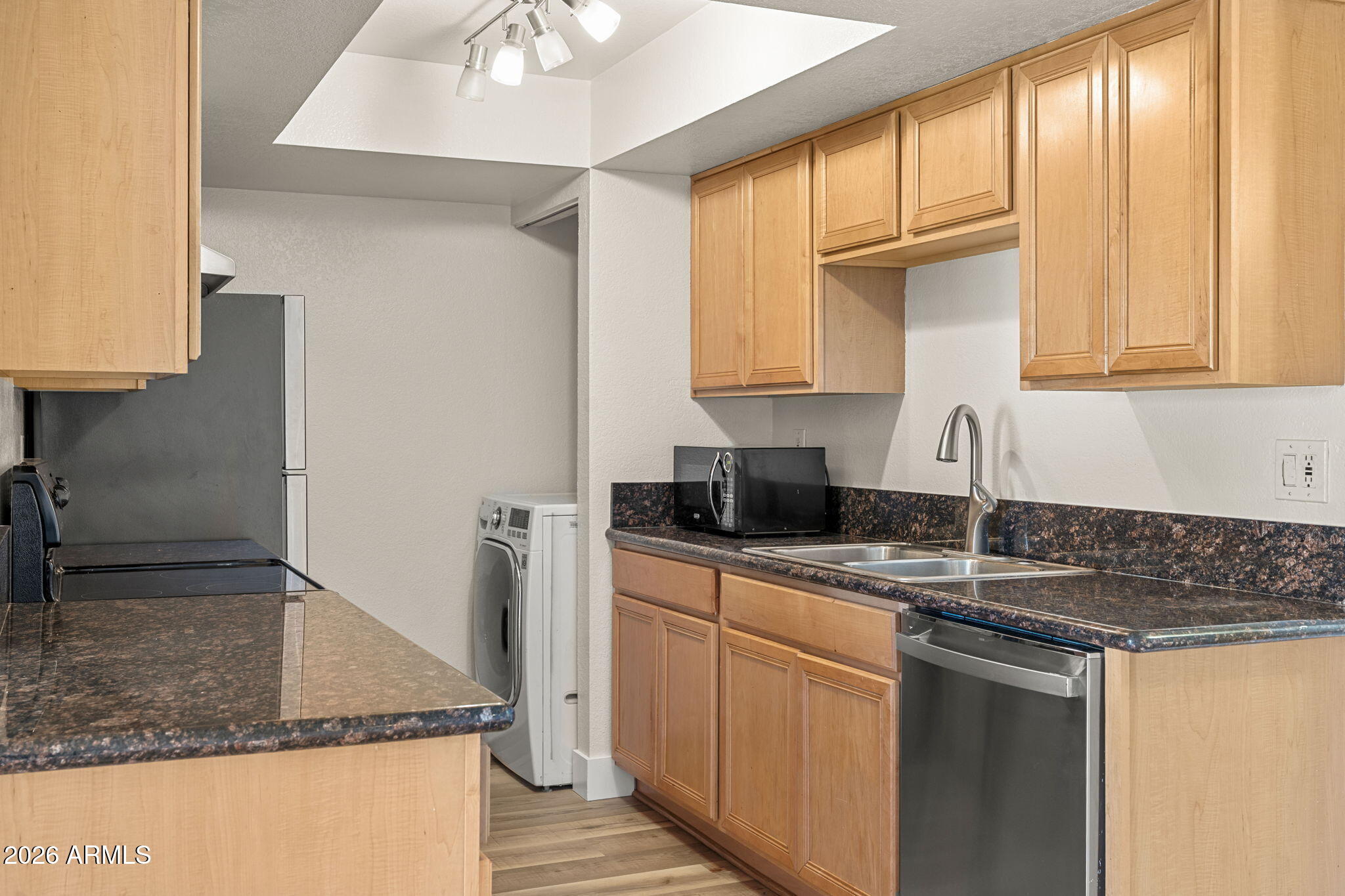 740 W ELM Street 207