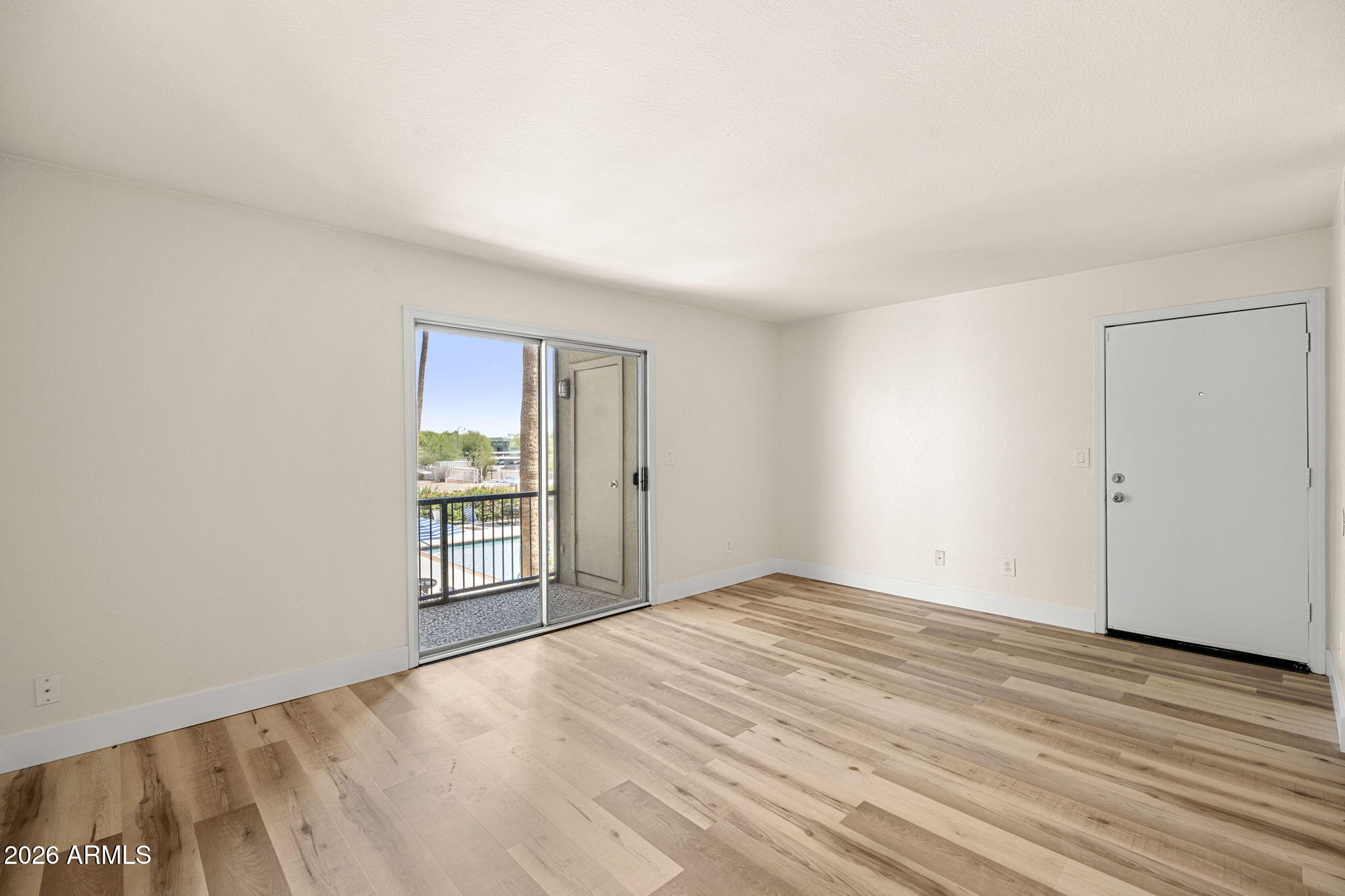 740 W ELM Street 207