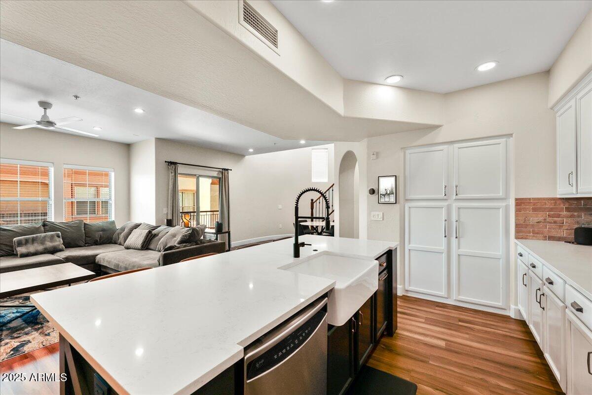 3935 E ROUGH RIDER Road 1016