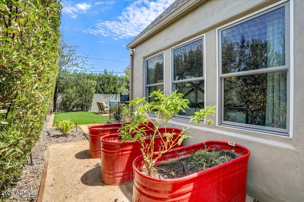 324 W MONTE VISTA Road