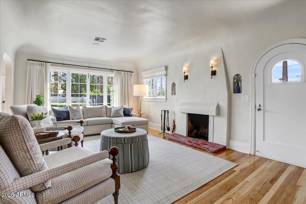 324 W MONTE VISTA Road