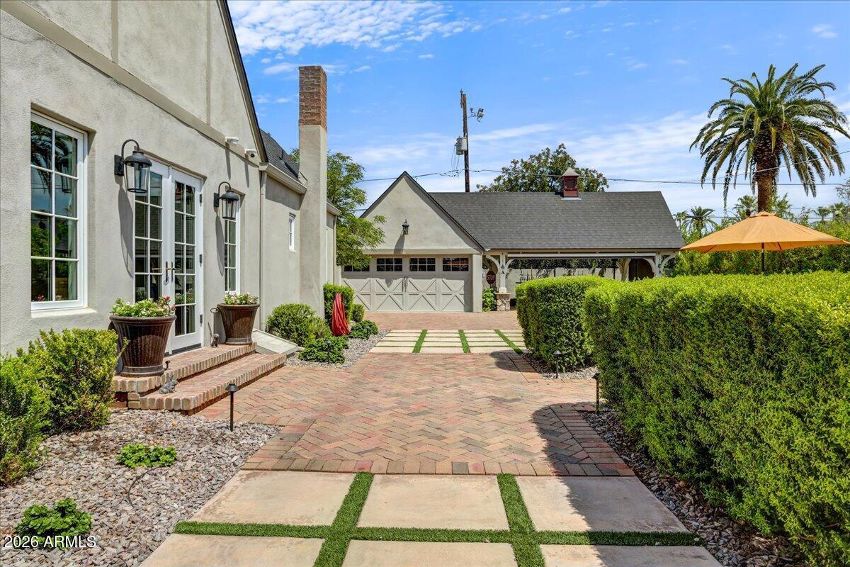 324 W MONTE VISTA Road