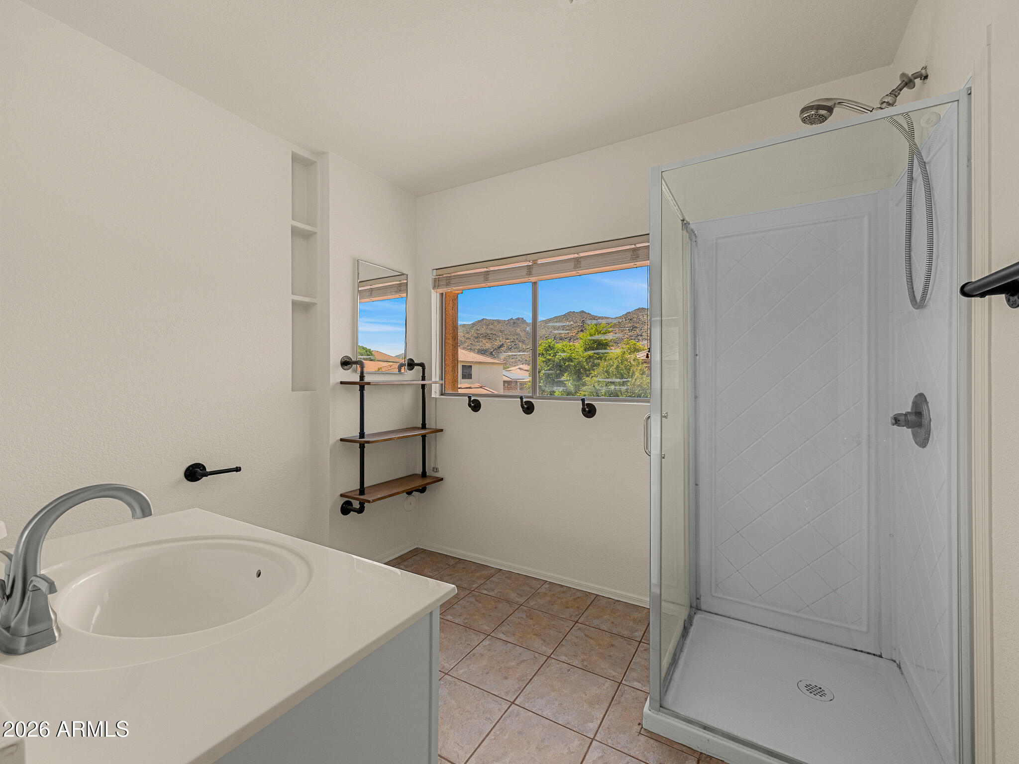 1226 E GWEN Street