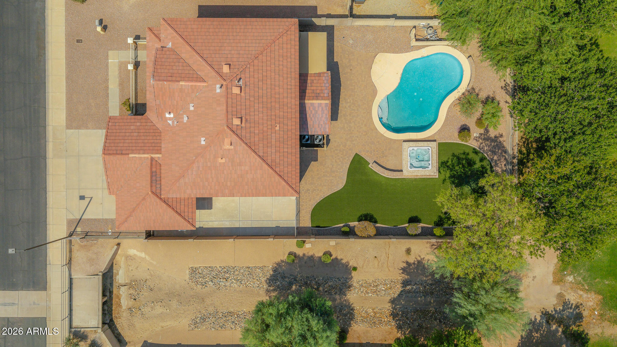 1226 E GWEN Street